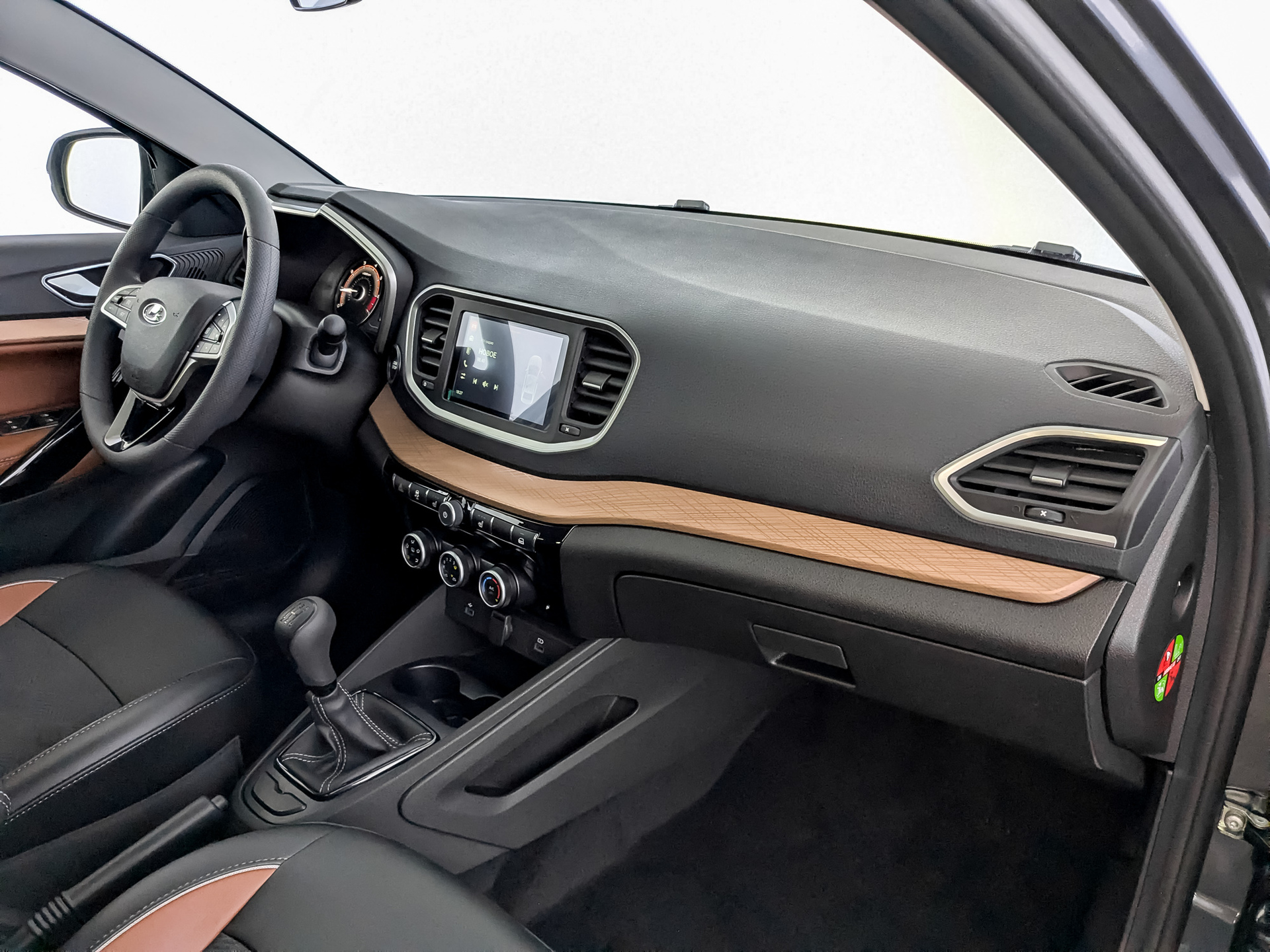 Фото Lada Vesta Седан Кросс Практик 1.6/106 5MT