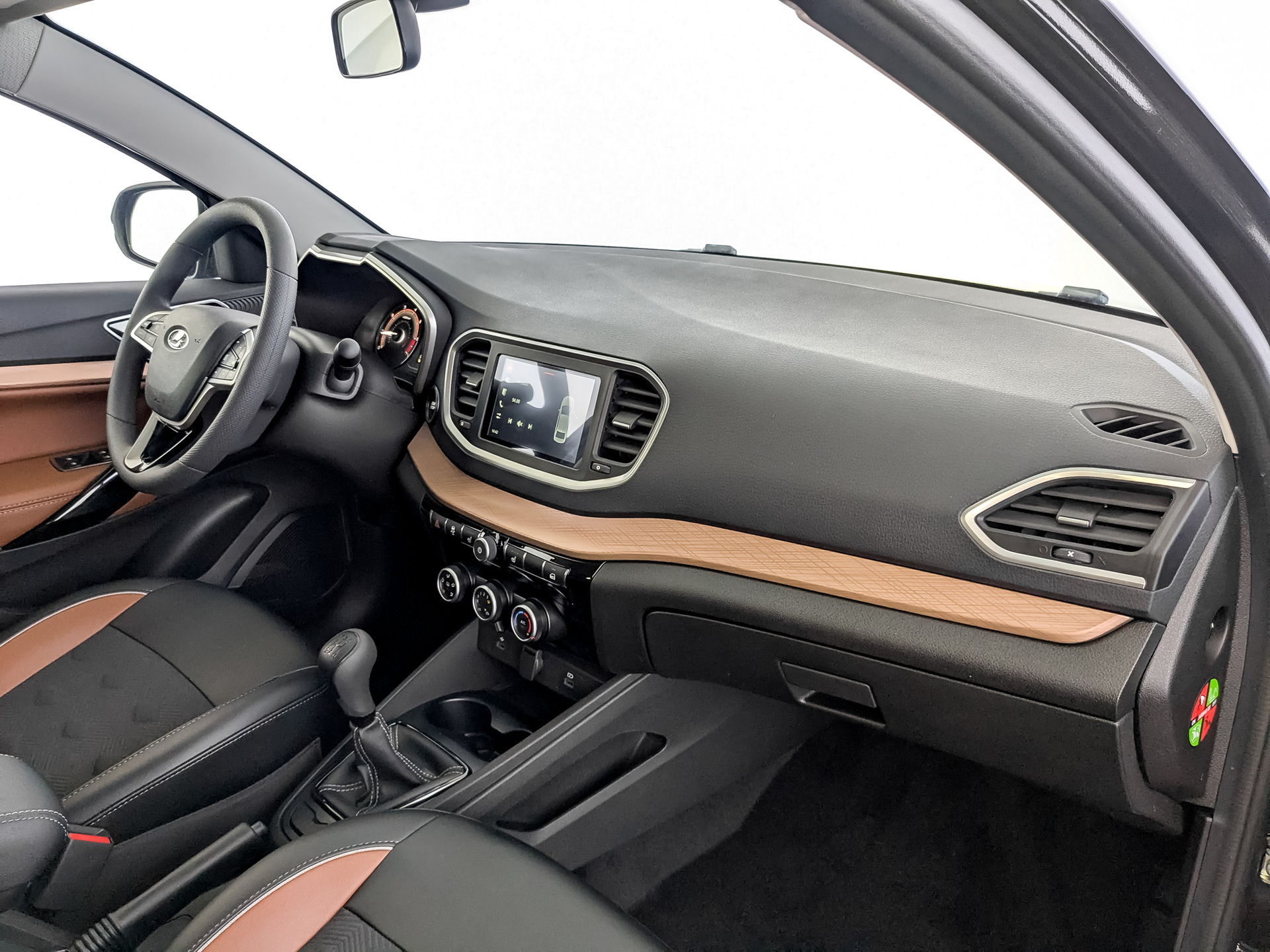 Фото Lada Vesta Седан Кросс Практик 1.6/106 5MT