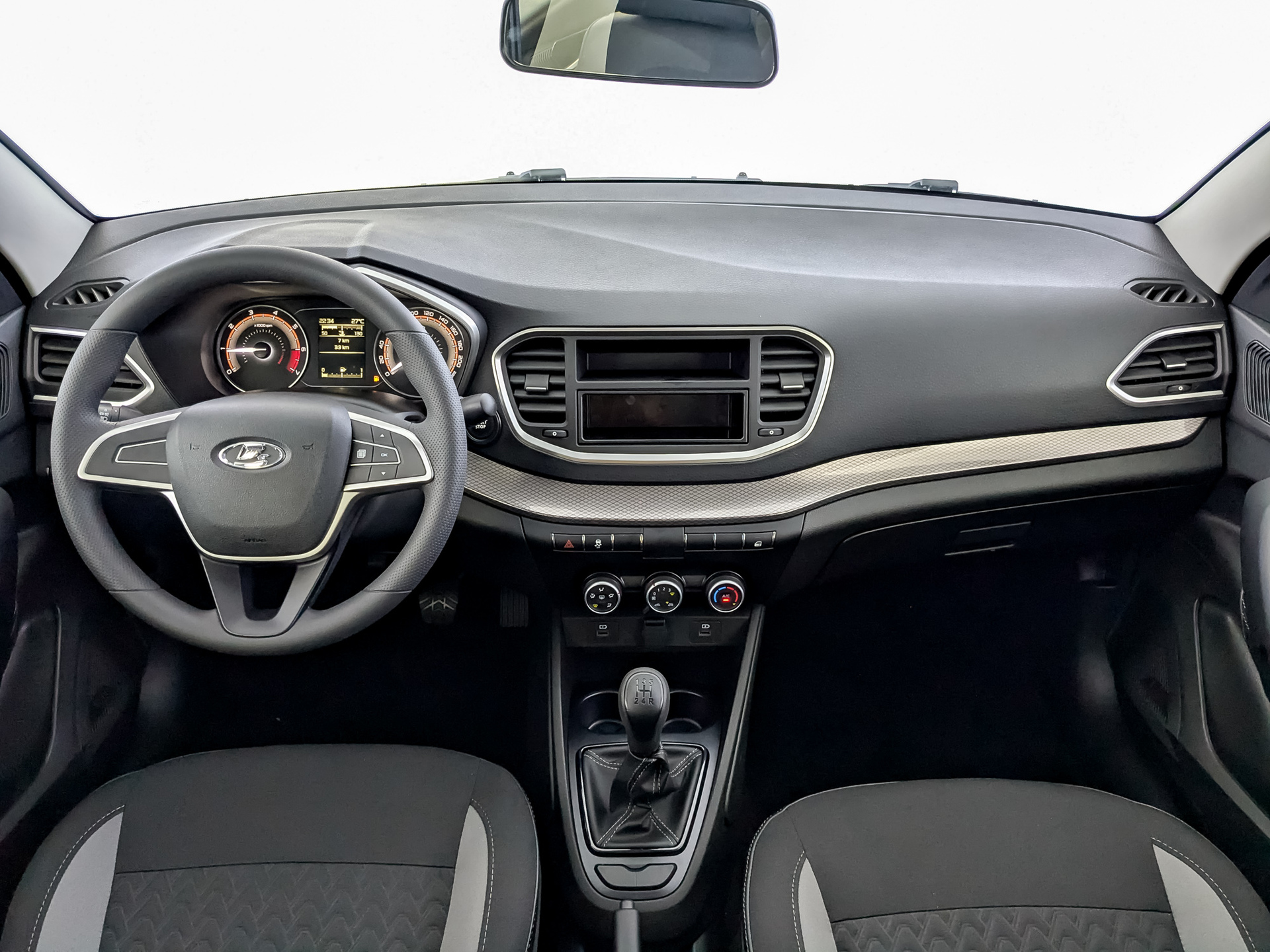 Фото Lada Vesta Седан Комфорт 1.6/106 5MT