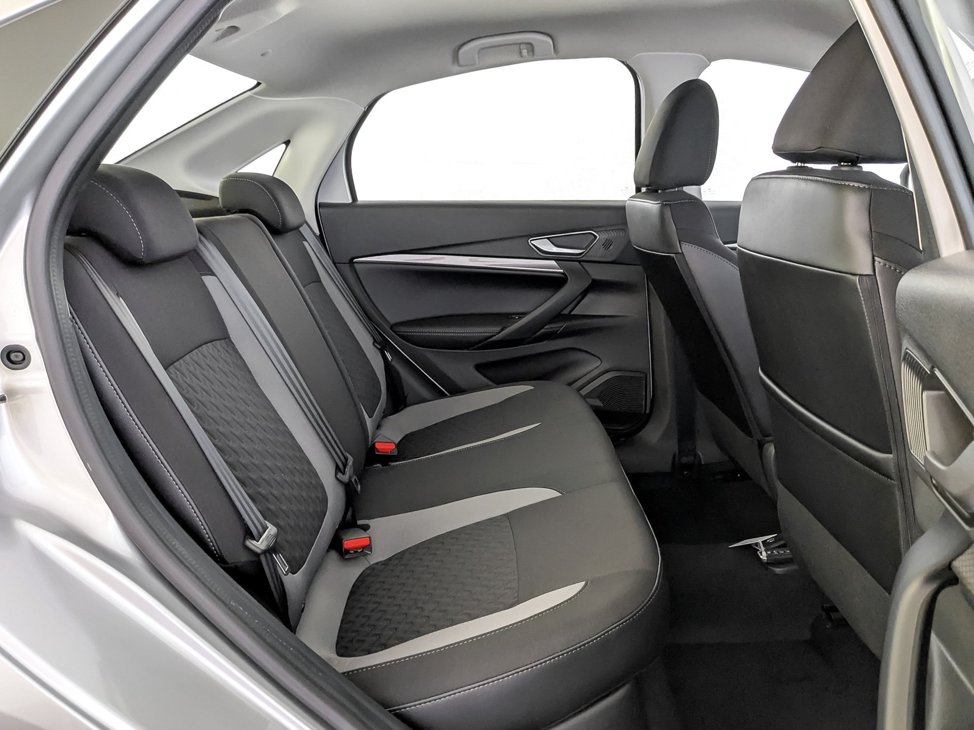 Фото Lada Vesta Седан Комфорт 1.6/106 5MT