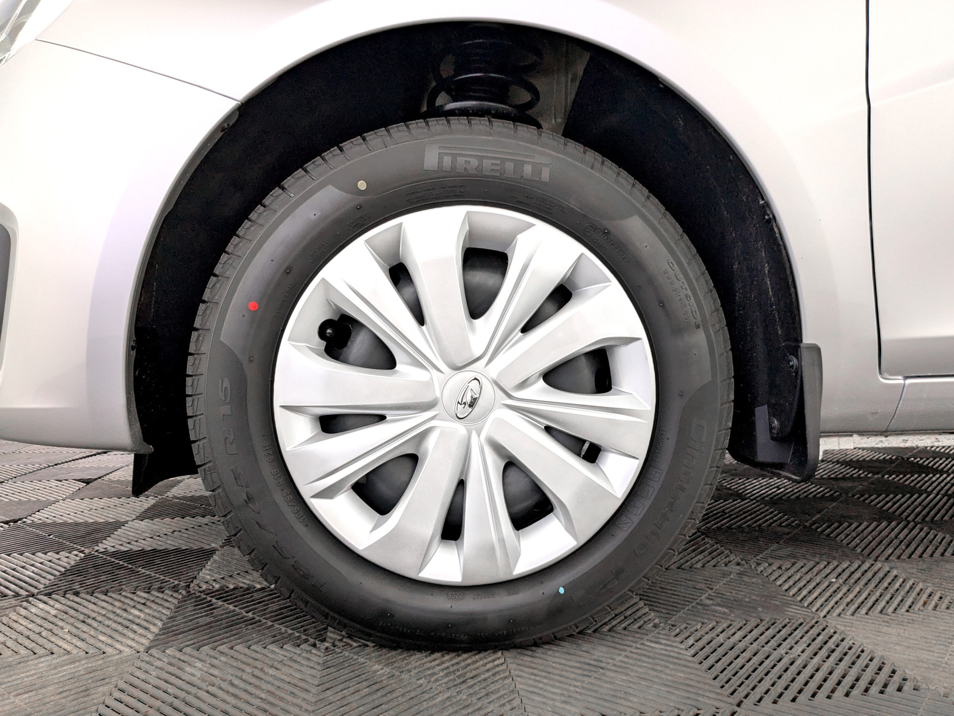 Фото Lada Vesta Седан Комфорт 1.6/106 5MT