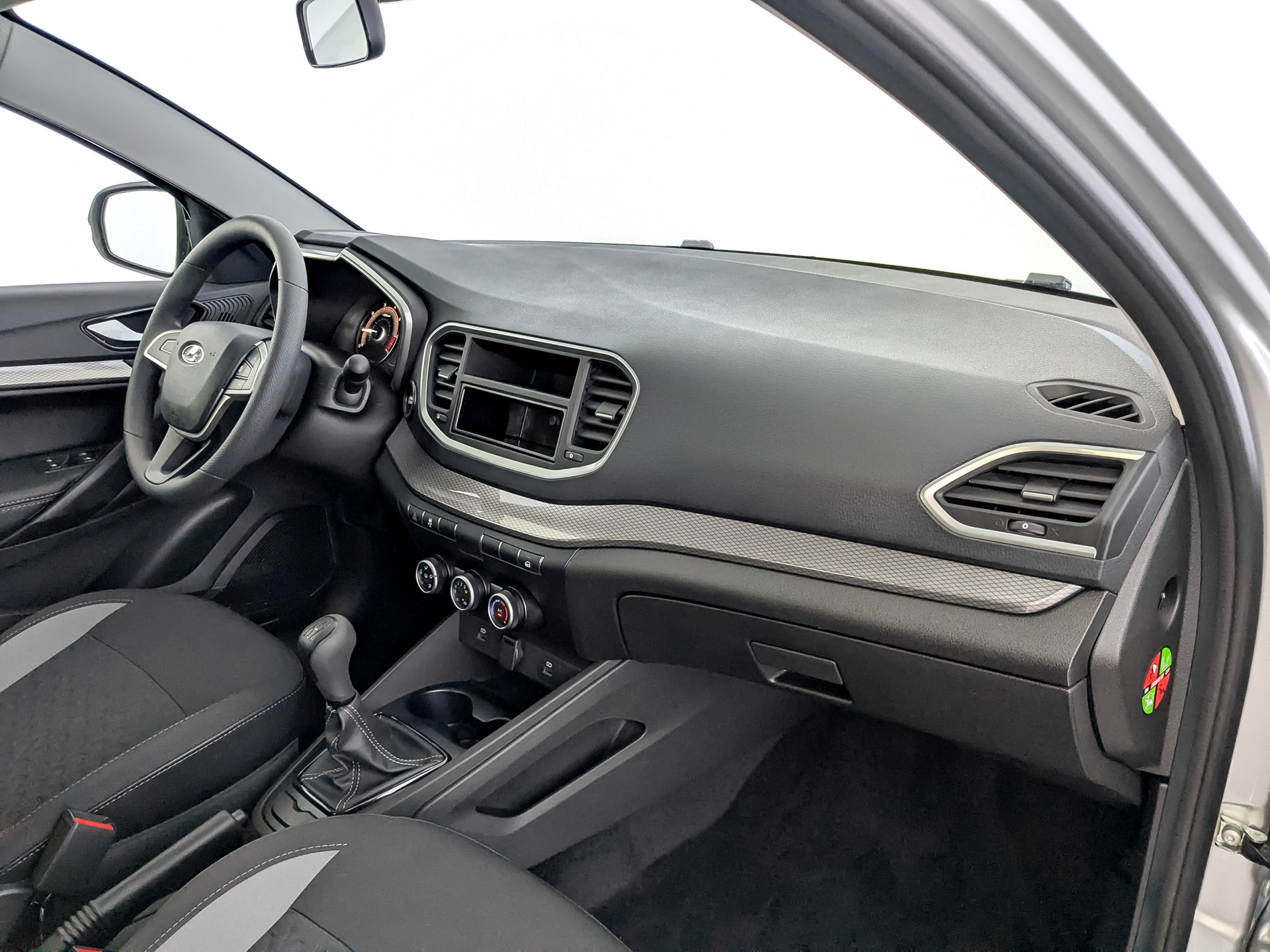 Фото Lada Vesta Седан Комфорт 1.6/106 5MT