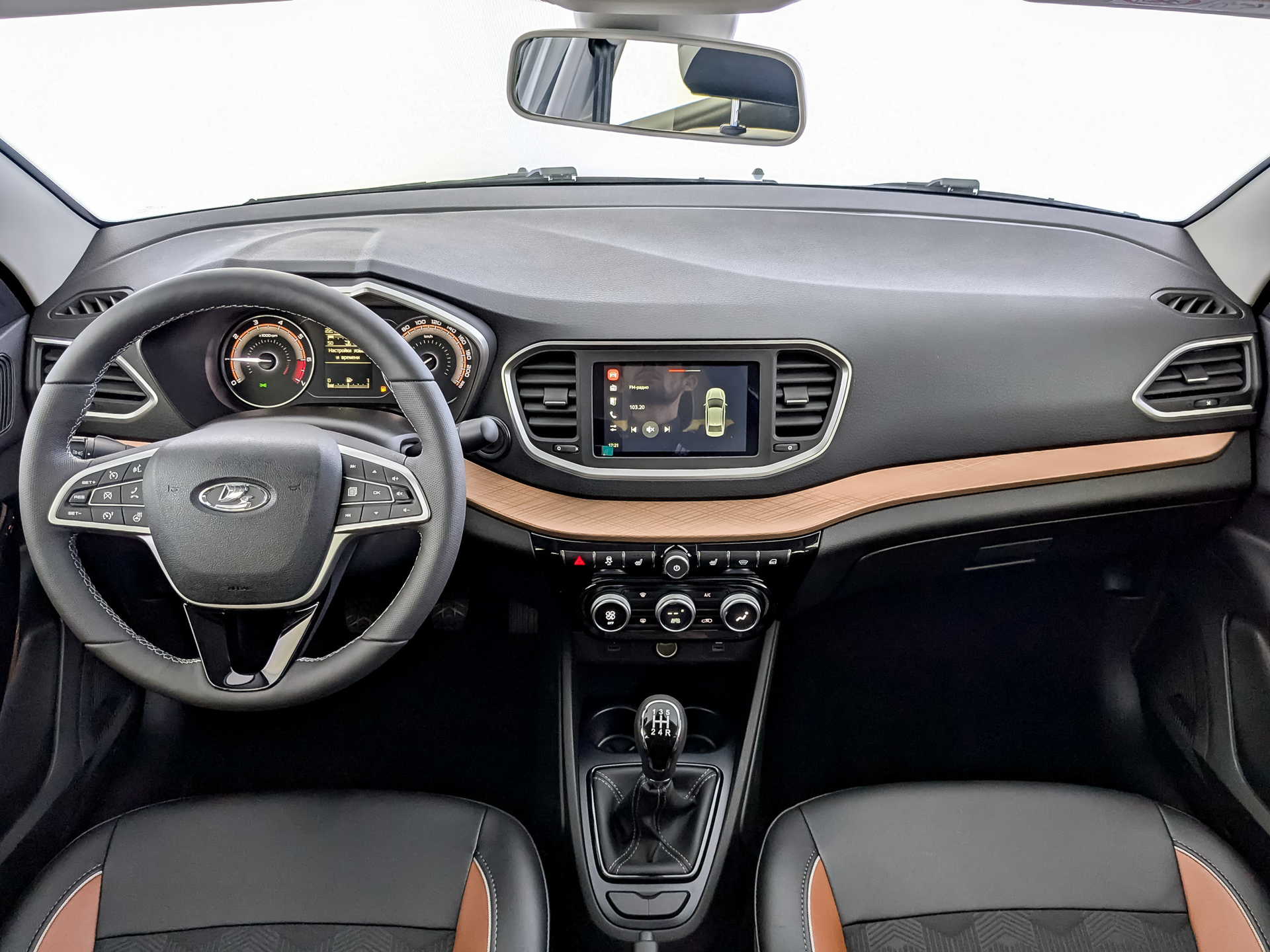 Фото Lada Vesta Седан Кросс Драйв 1.6/106 5MT