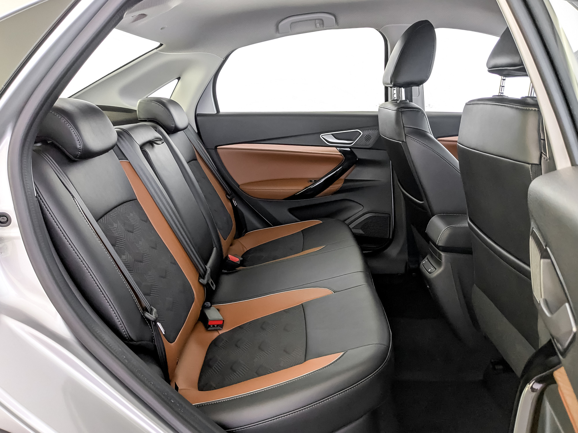 Фото Lada Vesta Седан Кросс Драйв 1.6/106 5MT