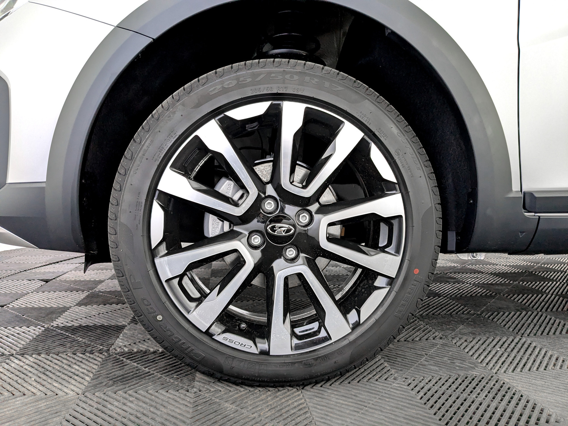 Фото Lada Vesta Седан Кросс Драйв 1.6/106 5MT