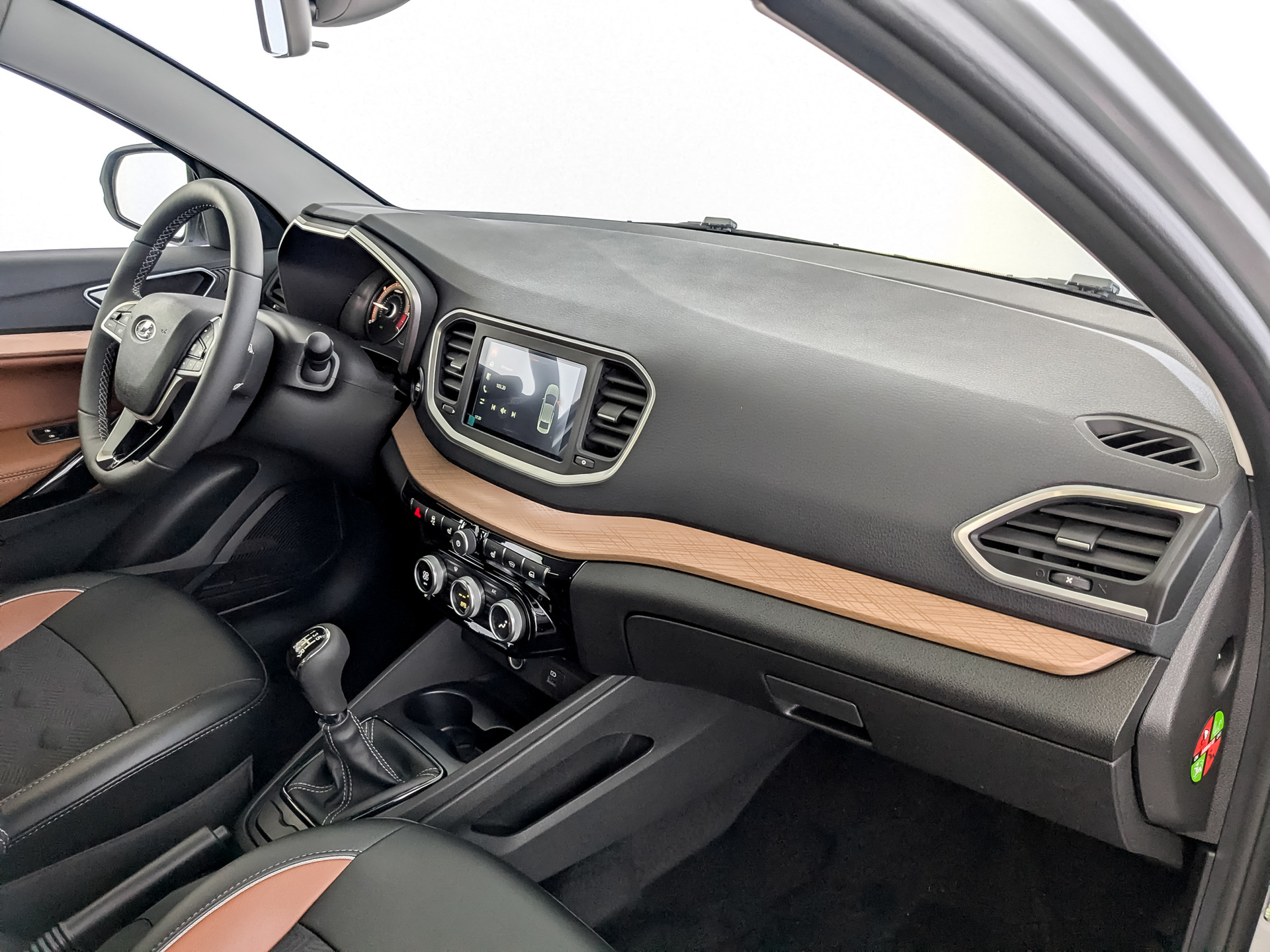 Фото Lada Vesta Седан Кросс Драйв 1.6/106 5MT