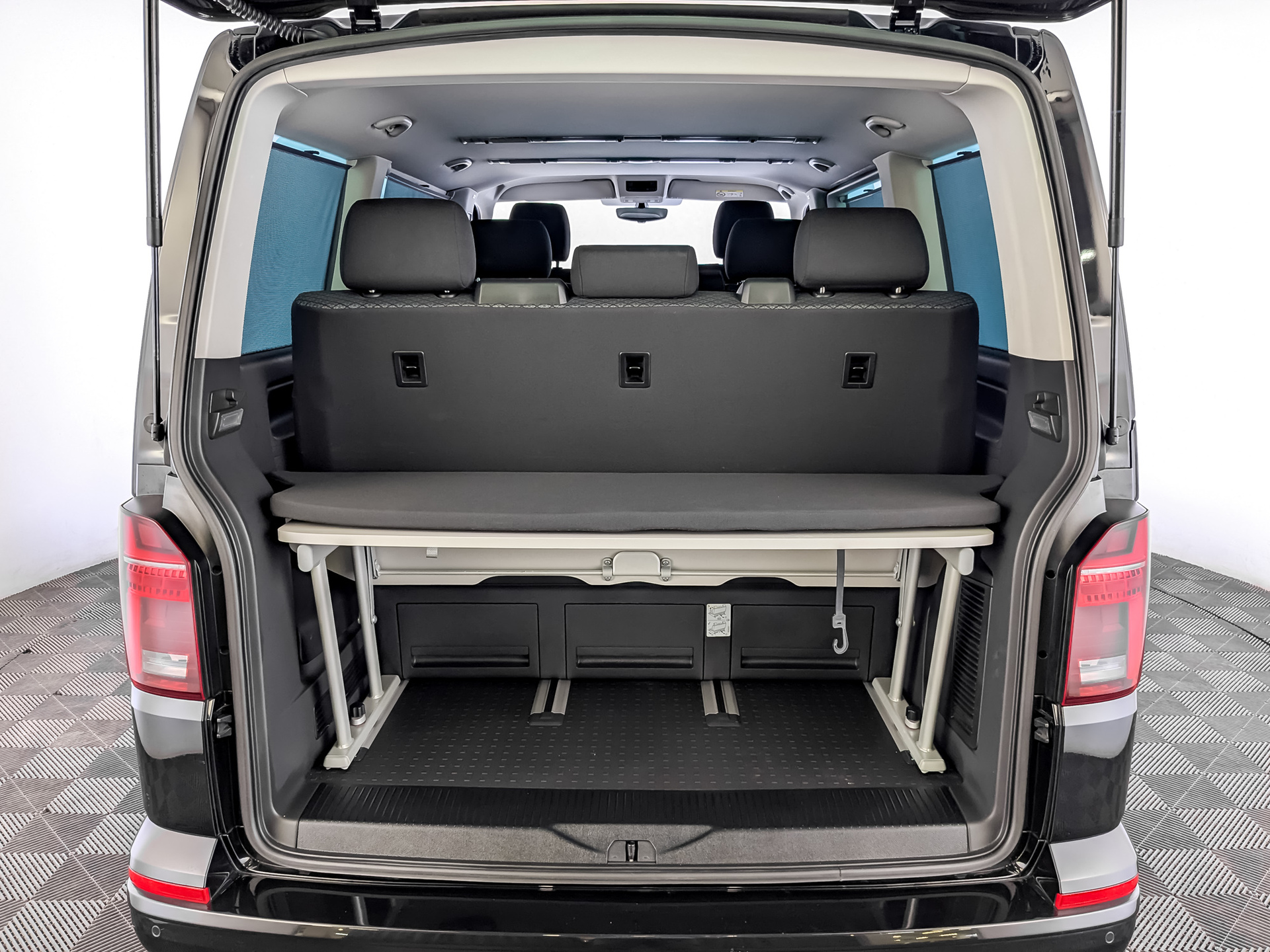 VOLKSWAGEN Multivan 2.00 (150 л.с), автомат, 2021, пробег 94 113 км