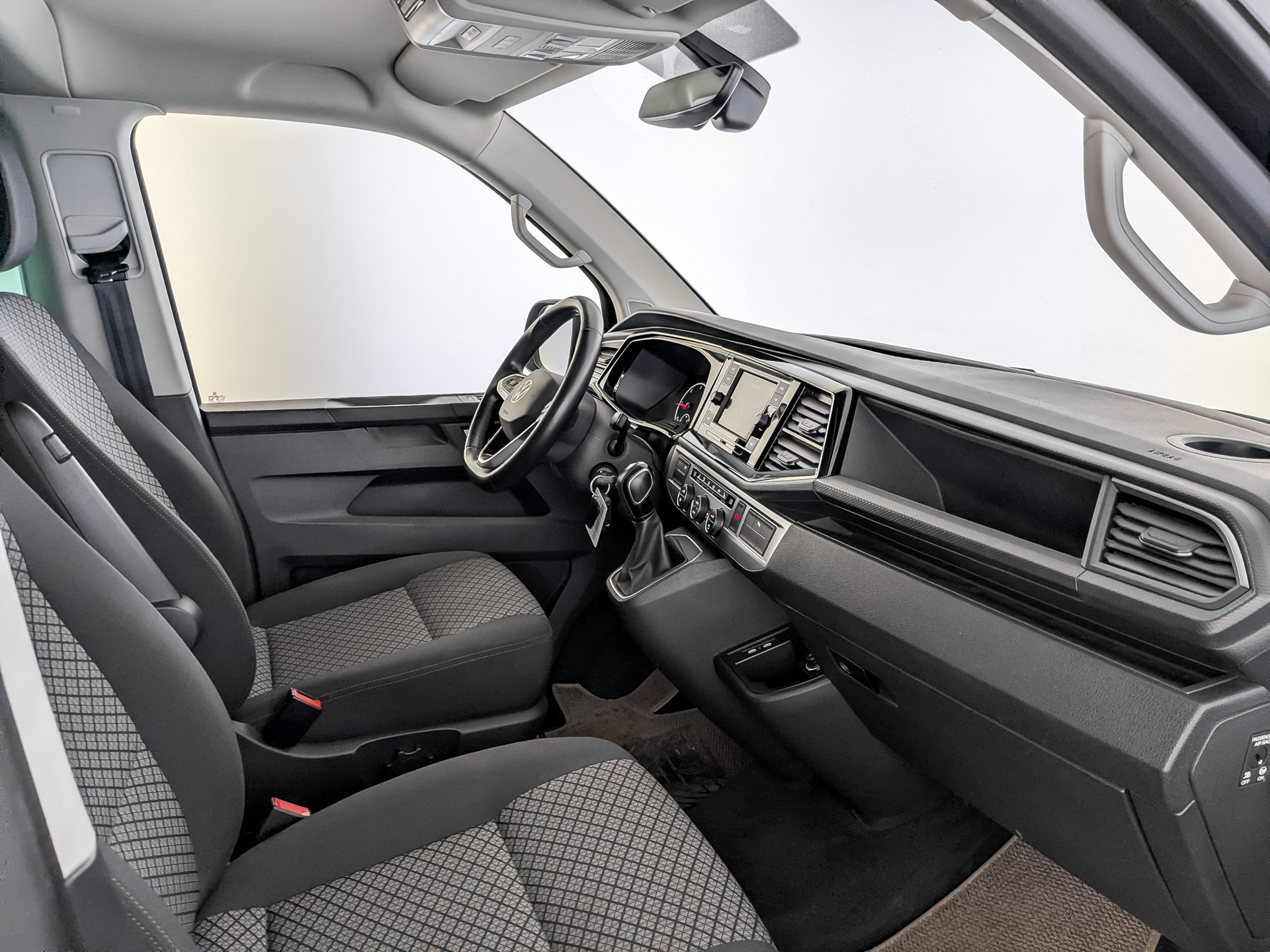 VOLKSWAGEN Multivan 2.00 (150 л.с), автомат, 2021, пробег 94 113 км