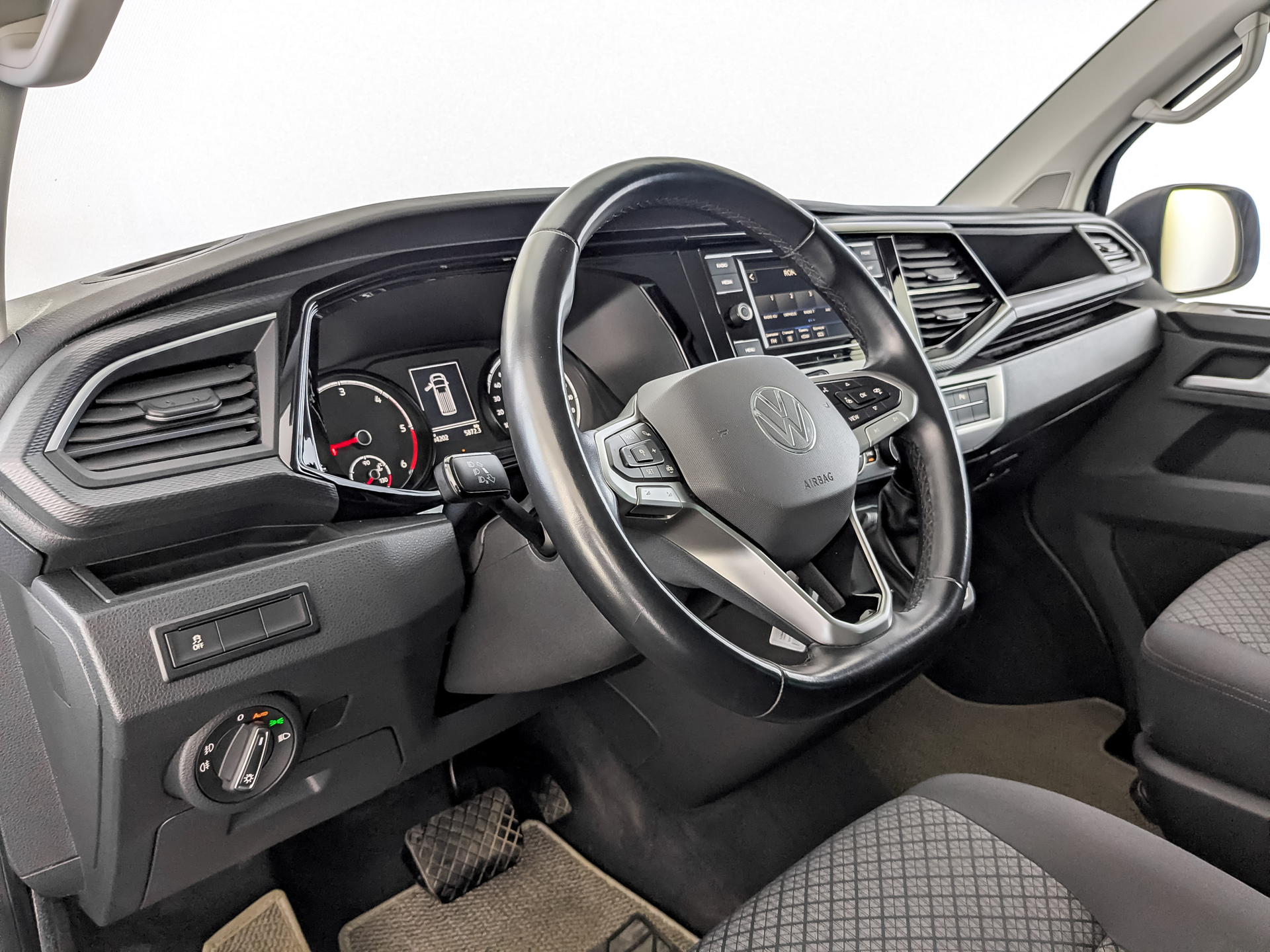 VOLKSWAGEN Multivan 2.00 (150 л.с), автомат, 2021, пробег 94 113 км