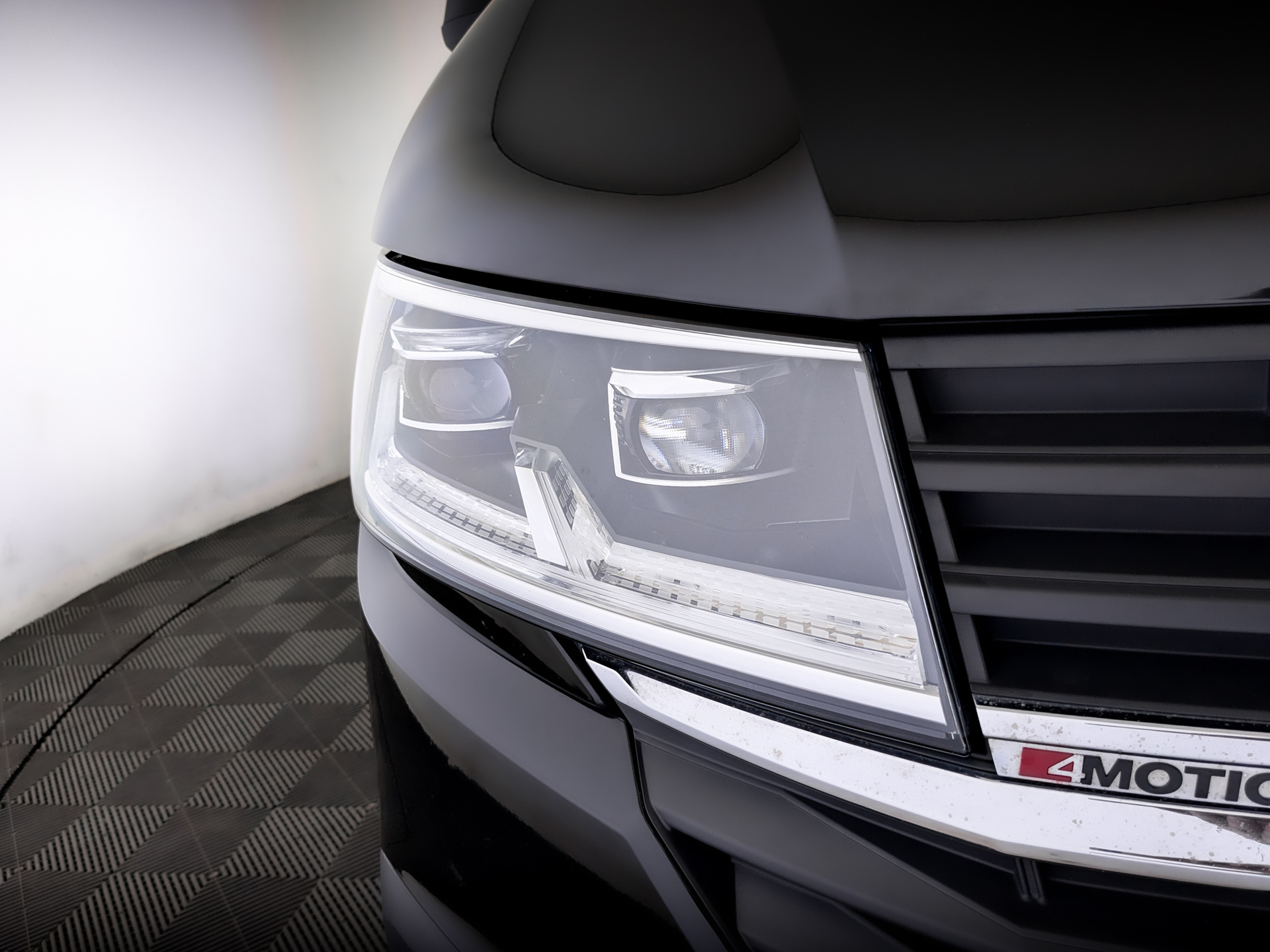 VOLKSWAGEN Multivan 2.00 (150 л.с), автомат, 2021, пробег 94 113 км