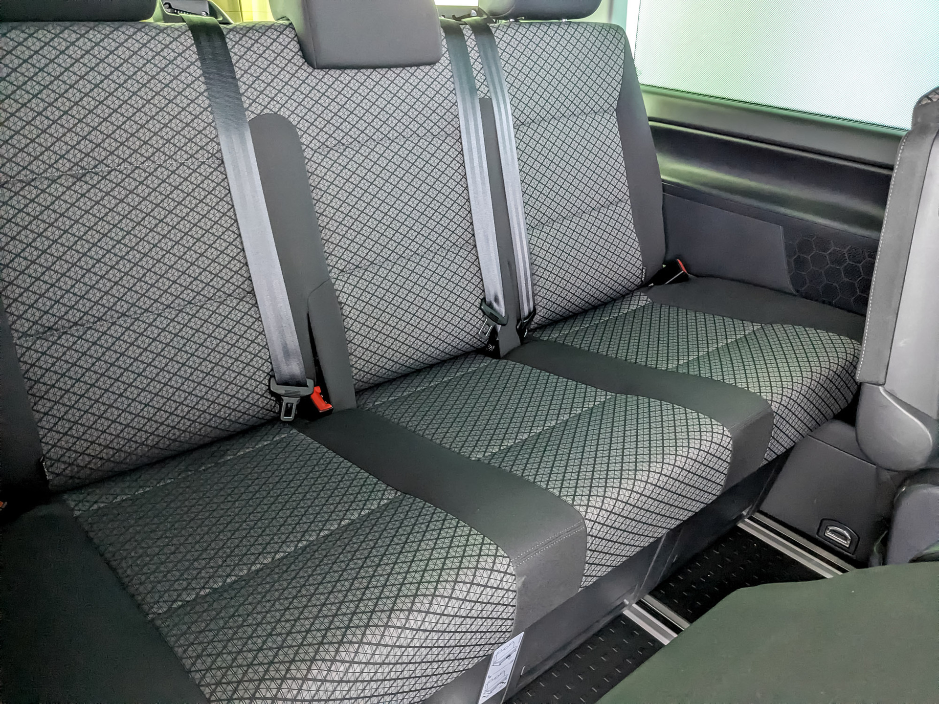 VOLKSWAGEN Multivan 2.00 (150 л.с), автомат, 2021, пробег 94 113 км