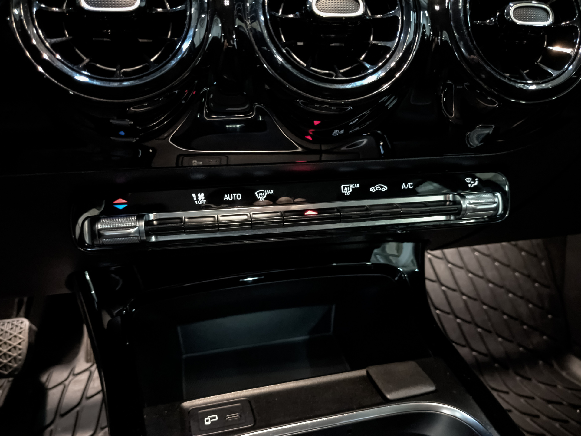 MERCEDES-BENZ A-Класс 1.30 (150 л.с), автомат, 2020, пробег 85 811 км