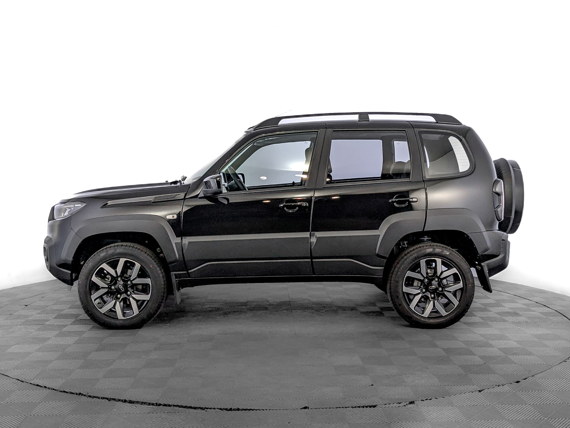 Фото Lada Niva Travel КХЛ 1.8/90 5MT