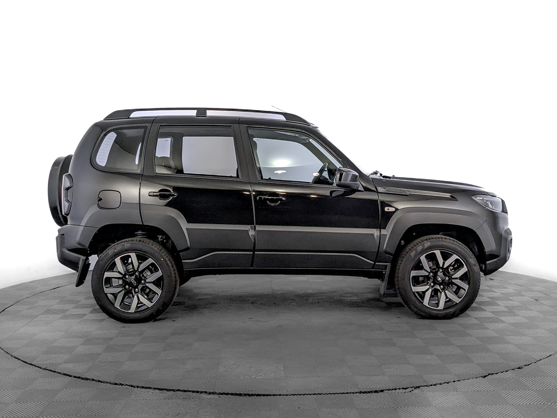 Фото Lada Niva Travel КХЛ 1.8/90 5MT