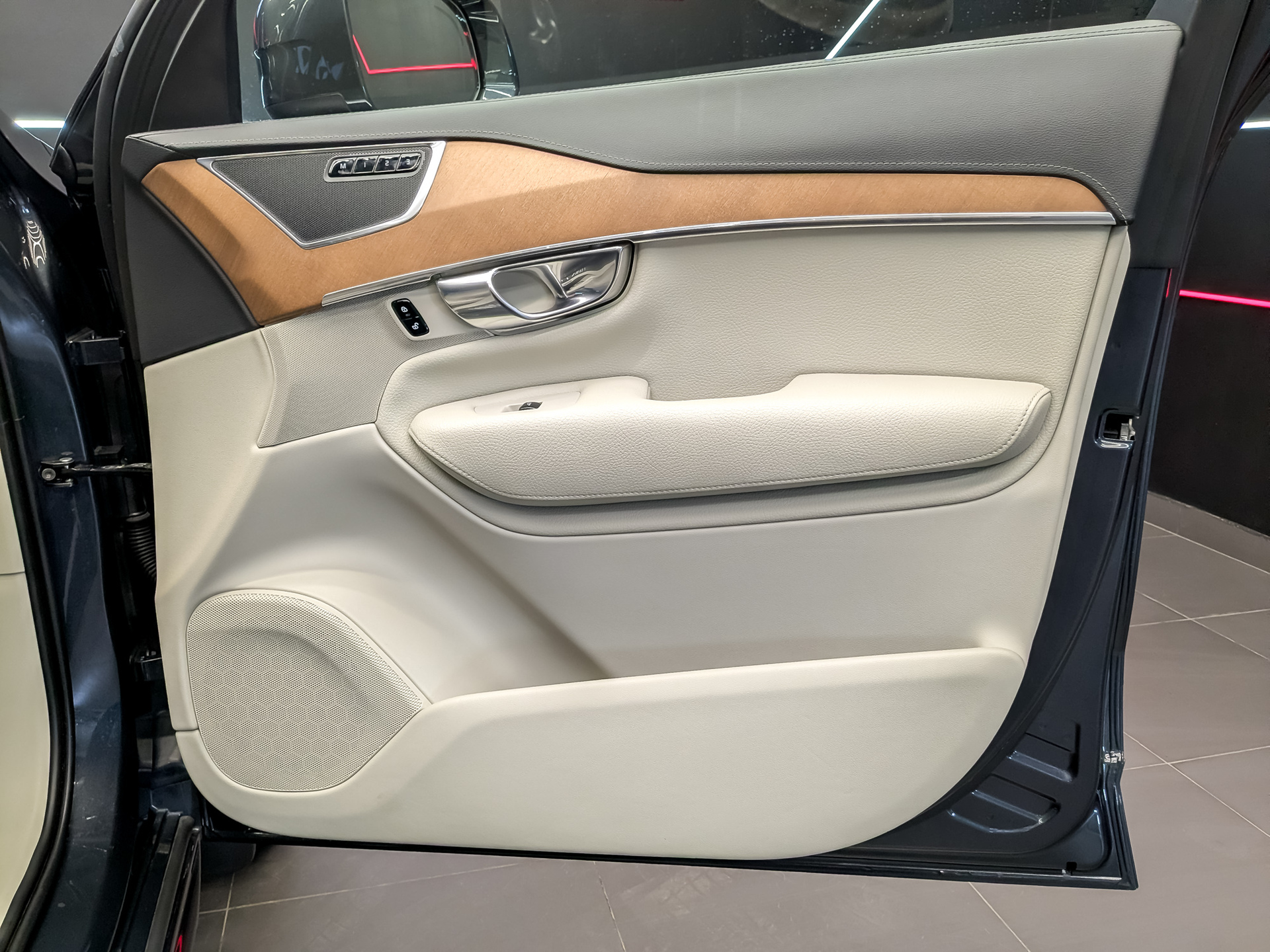 VOLVO XC90 2.00 (249 л.с), автомат, 2021, пробег 69 878 км