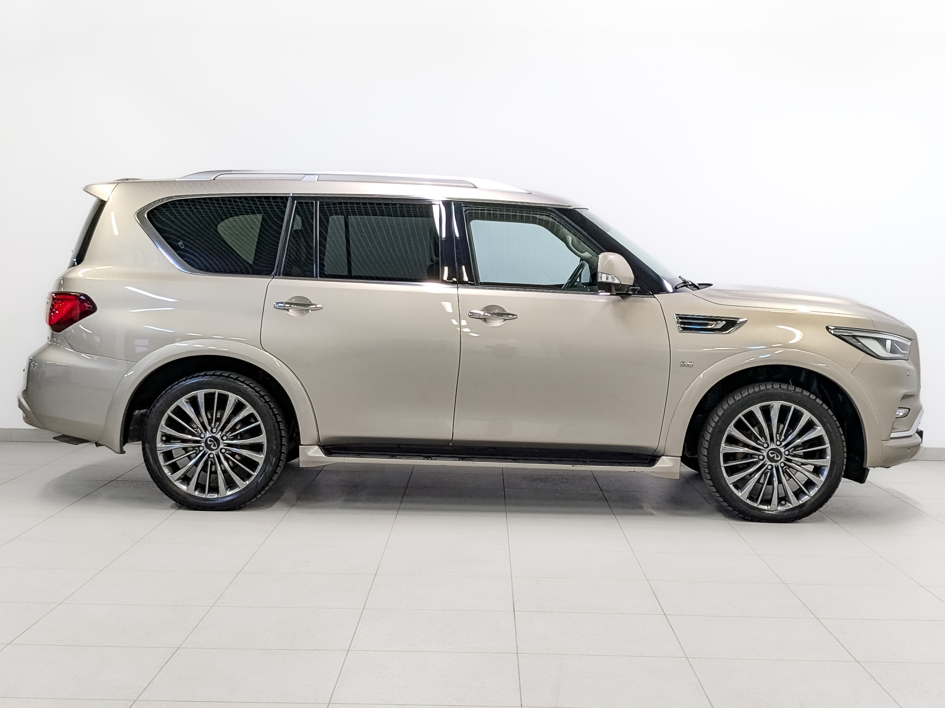 INFINITI QX80 5.60 (405 л.с), автомат, 2019, пробег 116 717 км