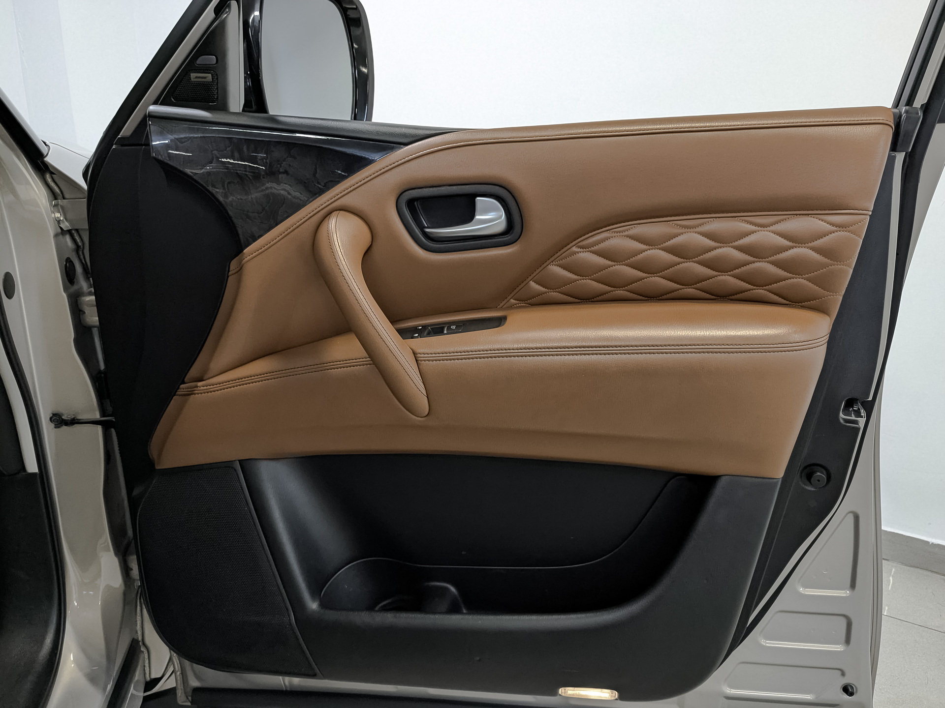 INFINITI QX80 5.60 (405 л.с), автомат, 2019, пробег 116 717 км