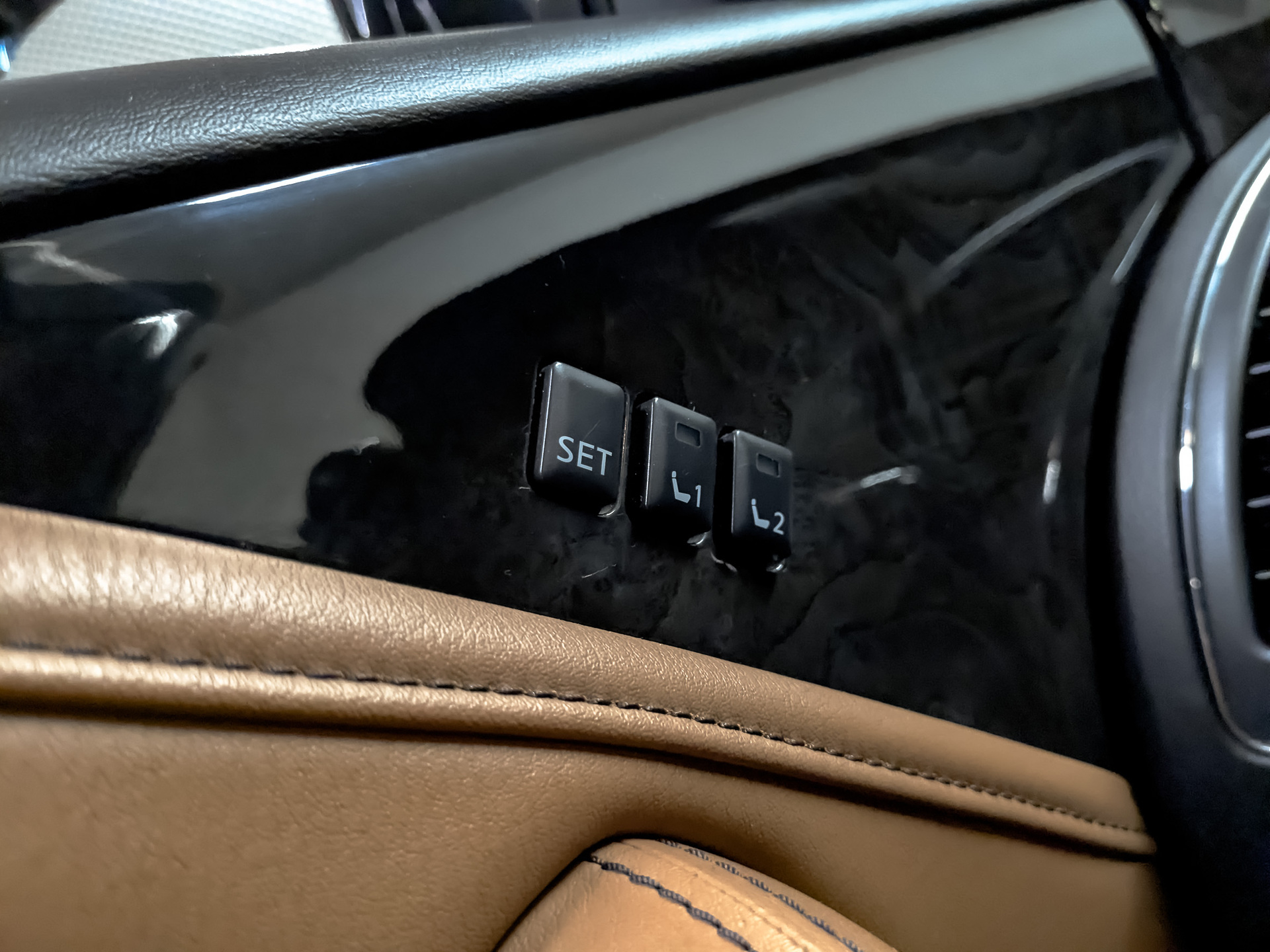 INFINITI QX80 5.60 (405 л.с), автомат, 2019, пробег 116 717 км