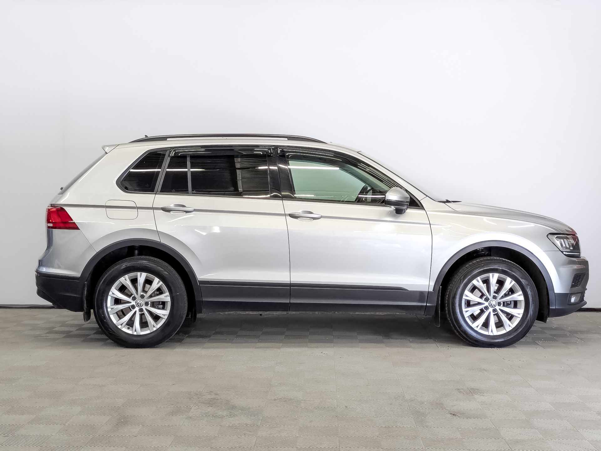 VOLKSWAGEN Tiguan 1.40 (150 л.с), автомат, 2020, пробег 95 085 км