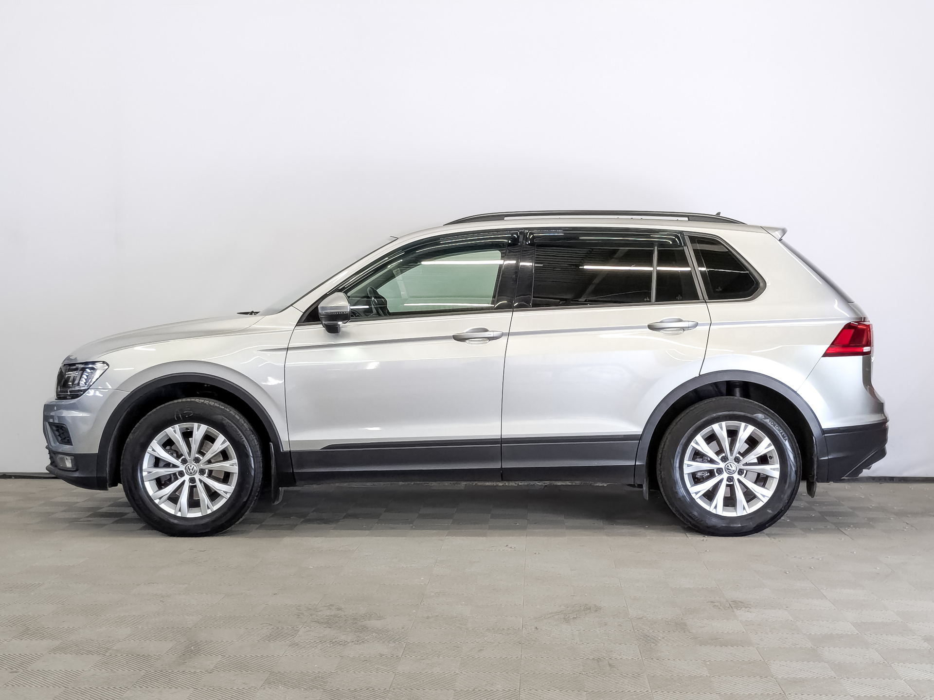 VOLKSWAGEN Tiguan 1.40 (150 л.с), автомат, 2020, пробег 95 085 км