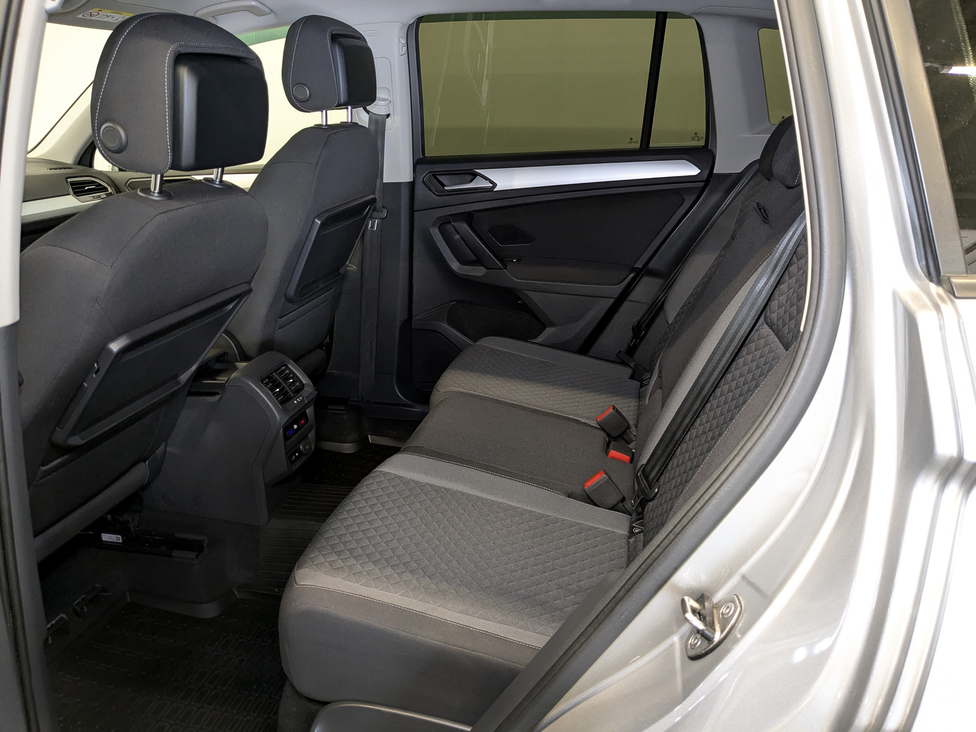 VOLKSWAGEN Tiguan 1.40 (150 л.с), автомат, 2020, пробег 95 085 км