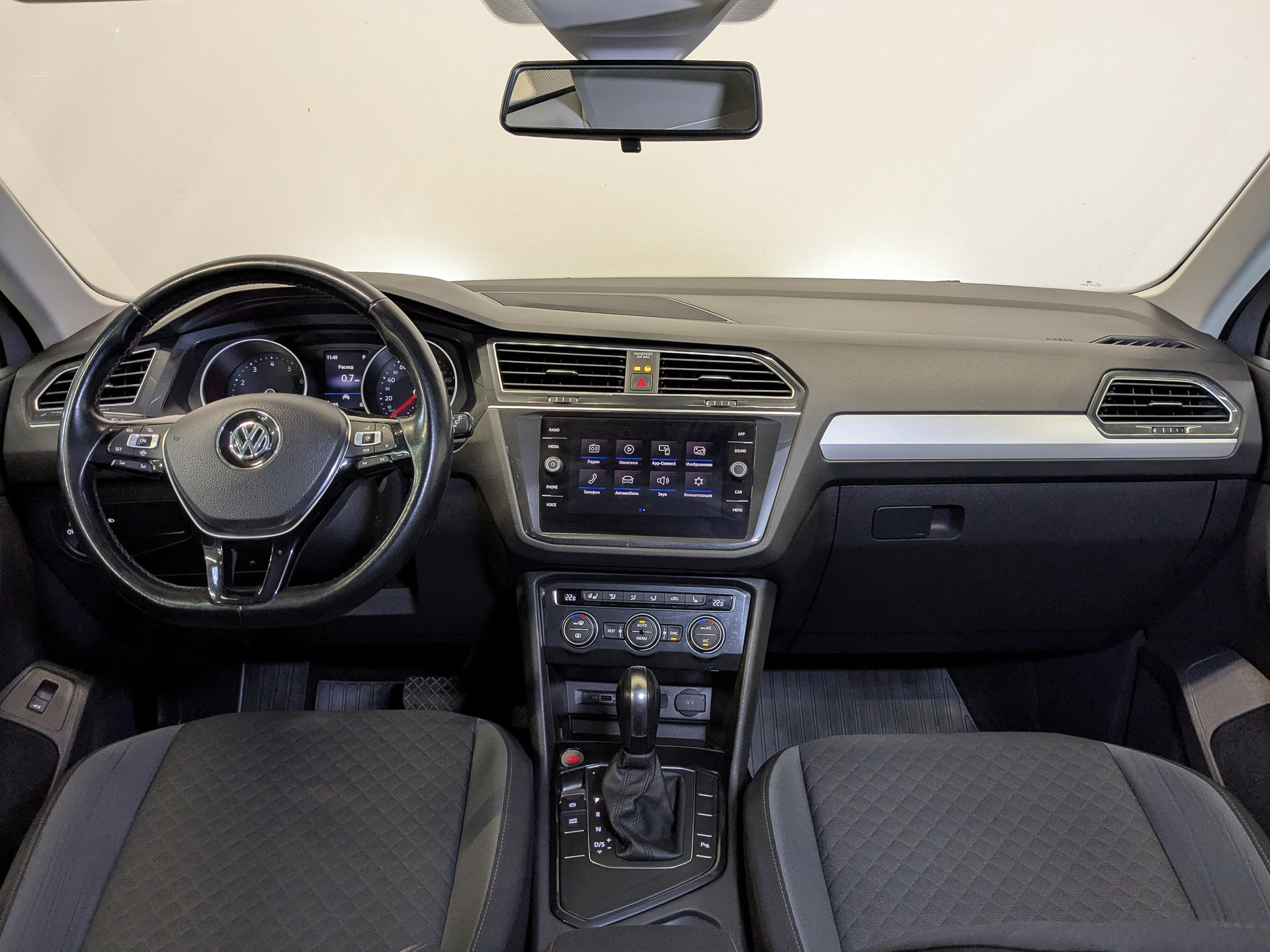 VOLKSWAGEN Tiguan 1.40 (150 л.с), автомат, 2020, пробег 95 085 км