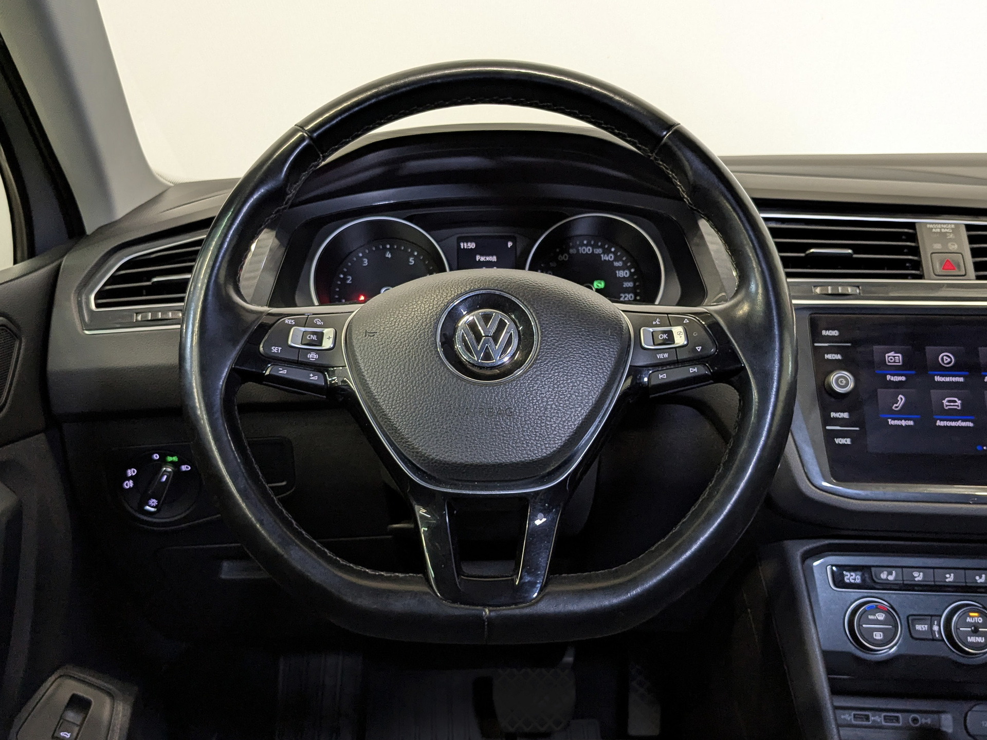 VOLKSWAGEN Tiguan 1.40 (150 л.с), автомат, 2020, пробег 95 085 км