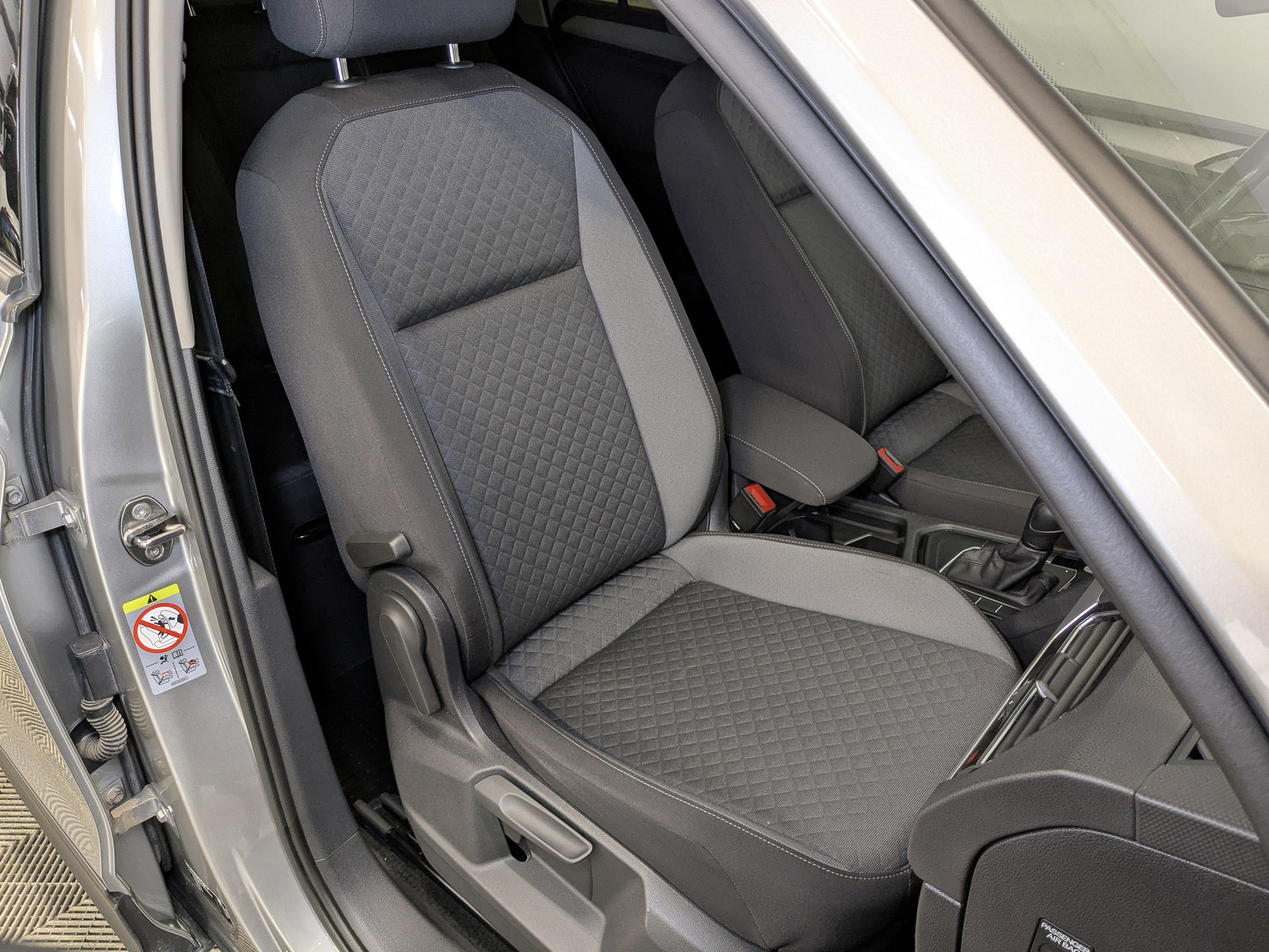 VOLKSWAGEN Tiguan 1.40 (150 л.с), автомат, 2020, пробег 95 085 км