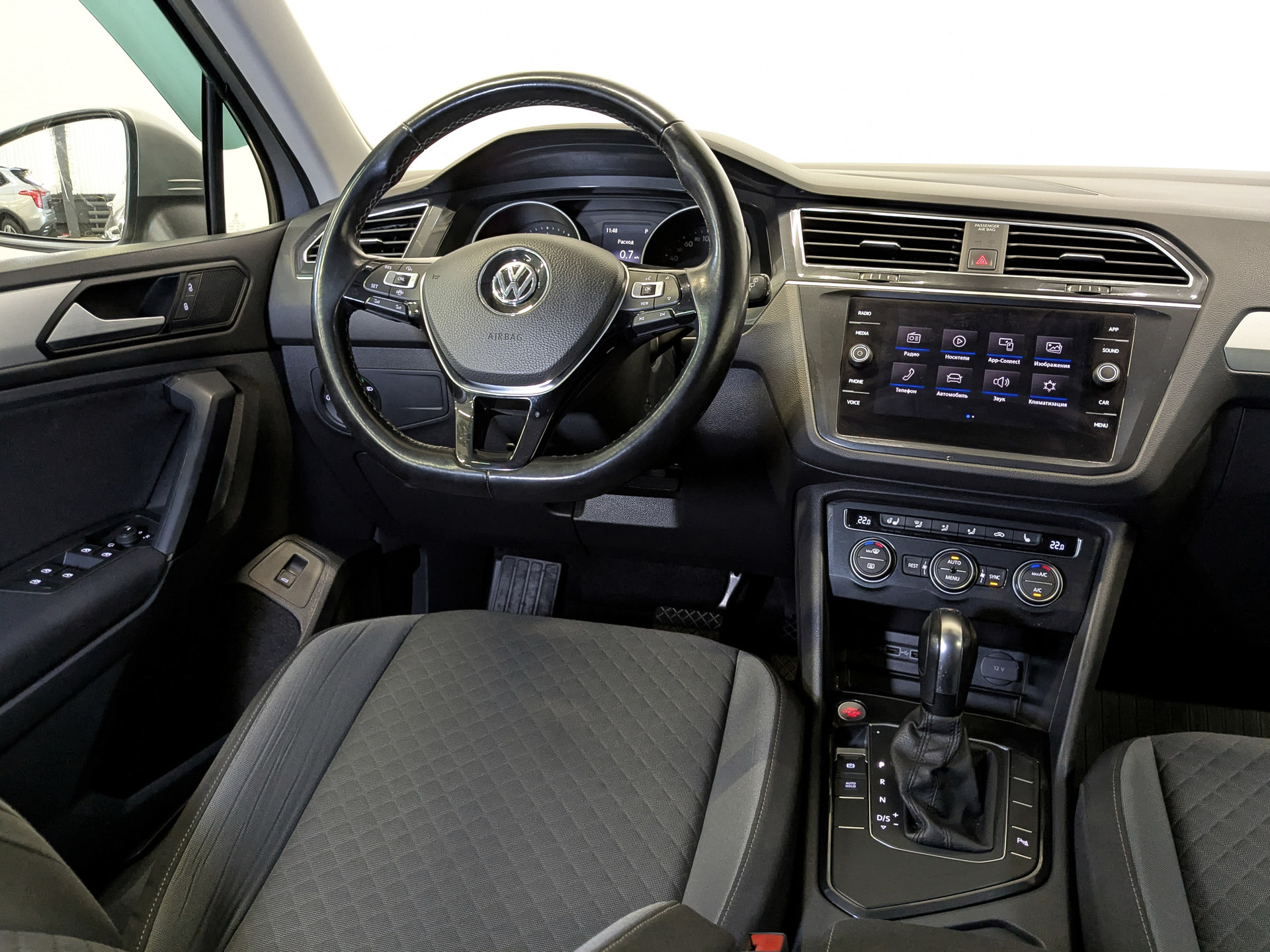 VOLKSWAGEN Tiguan 1.40 (150 л.с), автомат, 2020, пробег 95 085 км