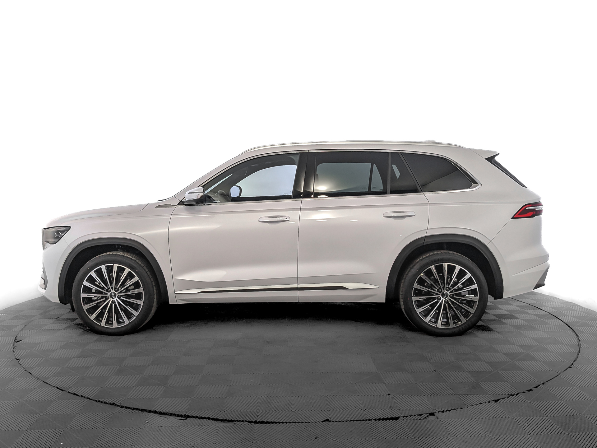 Фото Monjaro Flagship SE 2.0T/238 8AT 4WD