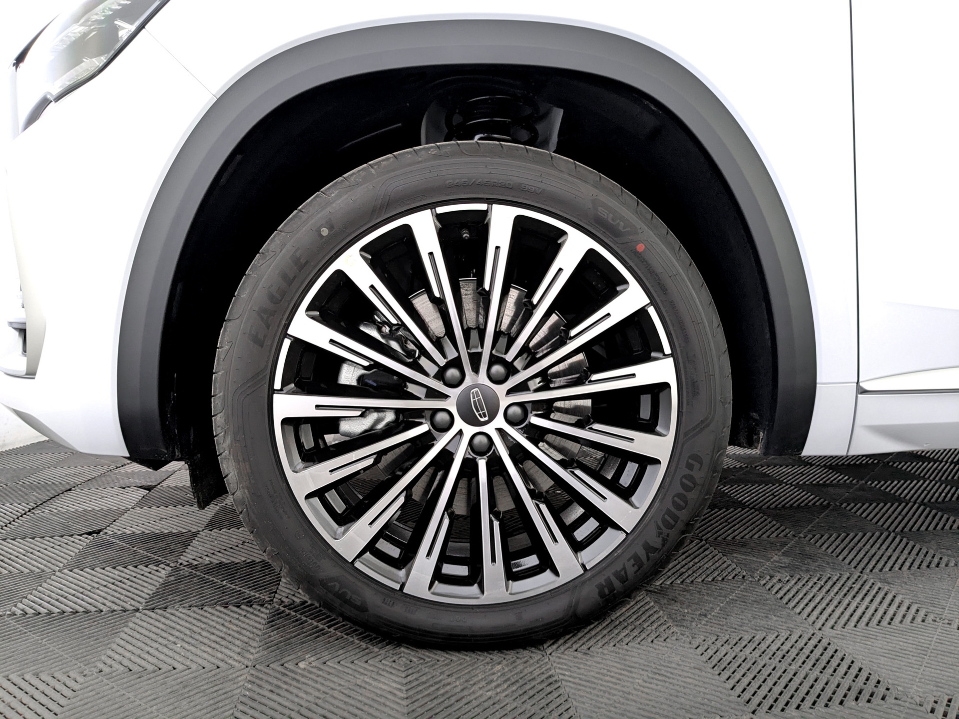 Фото Monjaro Flagship SE 2.0T/238 8AT 4WD