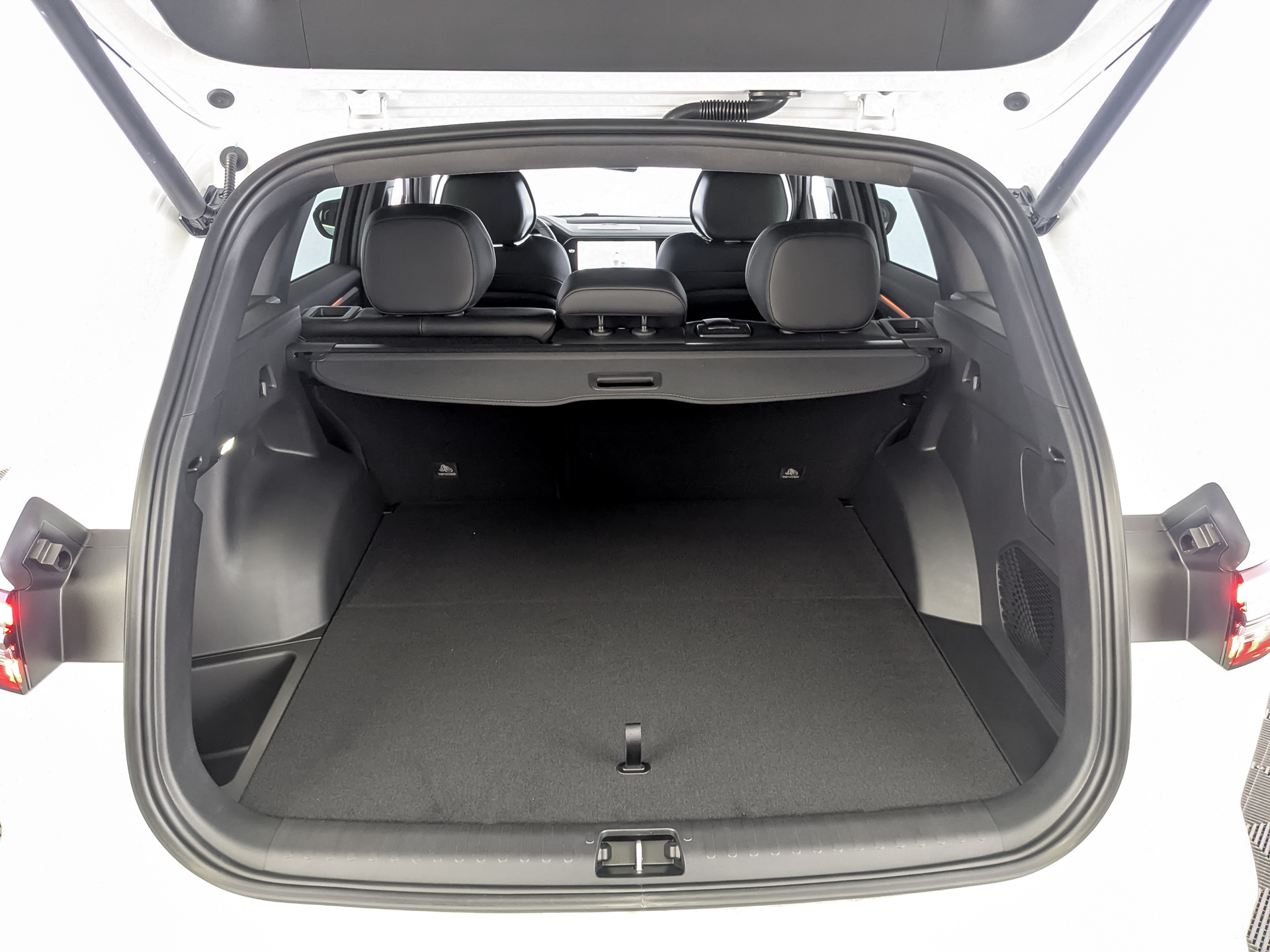 Фото Monjaro Flagship SE 2.0T/238 8AT 4WD