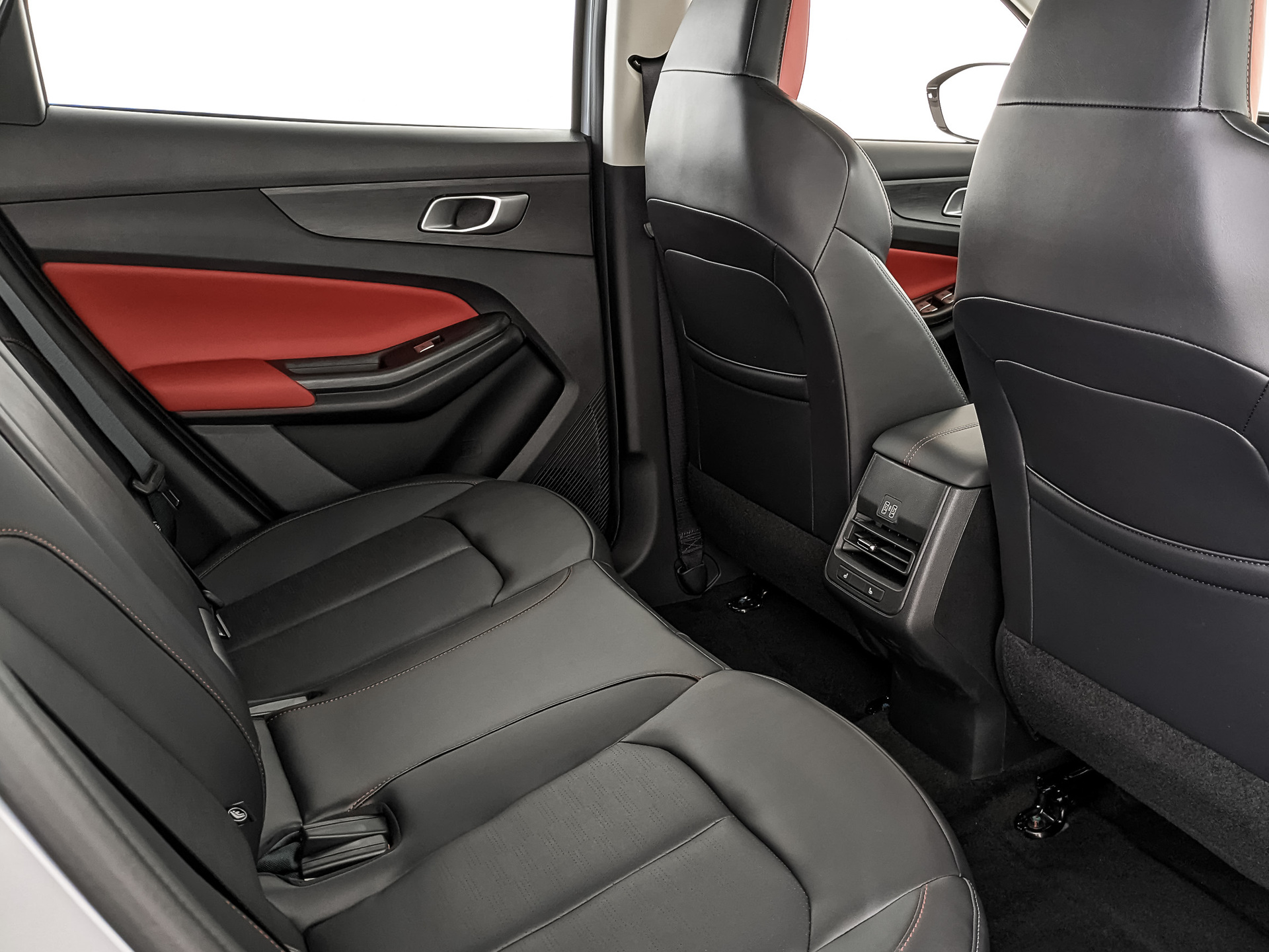 Фото Changan UNI-S Техно 1.5T/181 7RT Передний привод