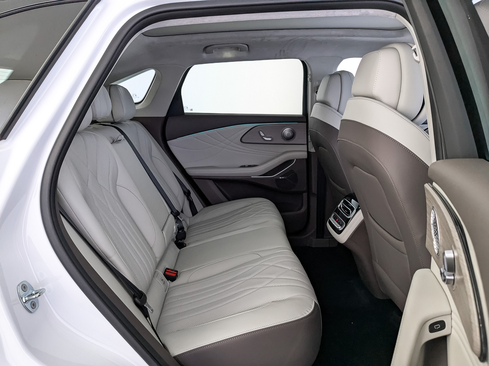 Фото Exeed RX Flagship 2.0T/249 8AT 4WD