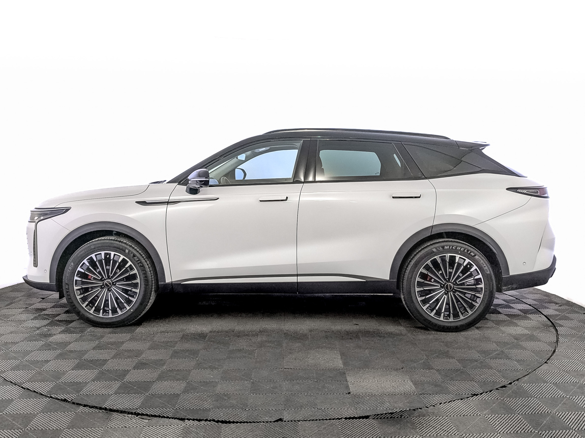 Фото Exeed RX Flagship 2.0T/249 8AT 4WD