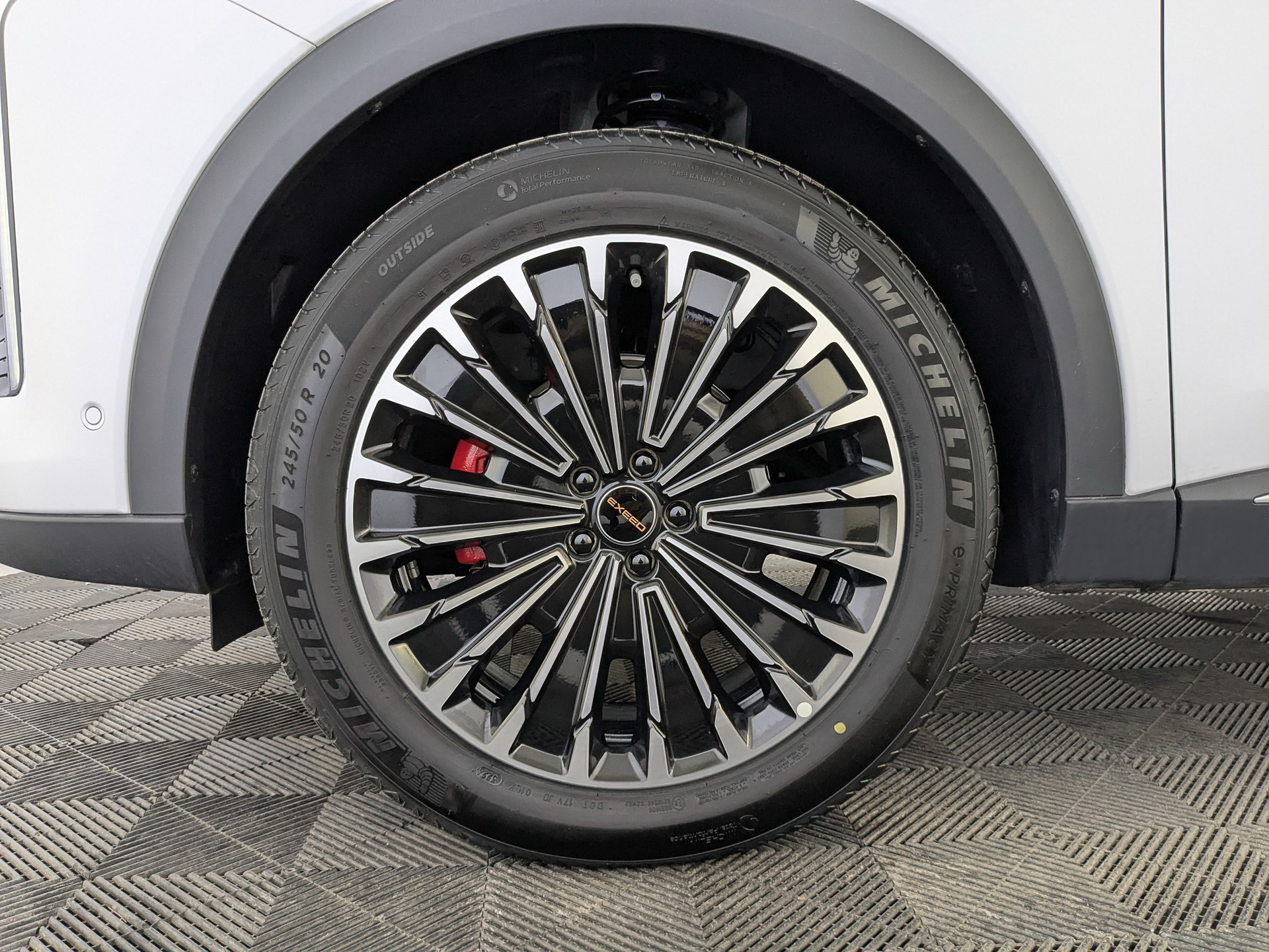 Фото Exeed RX Flagship 2.0T/249 8AT 4WD