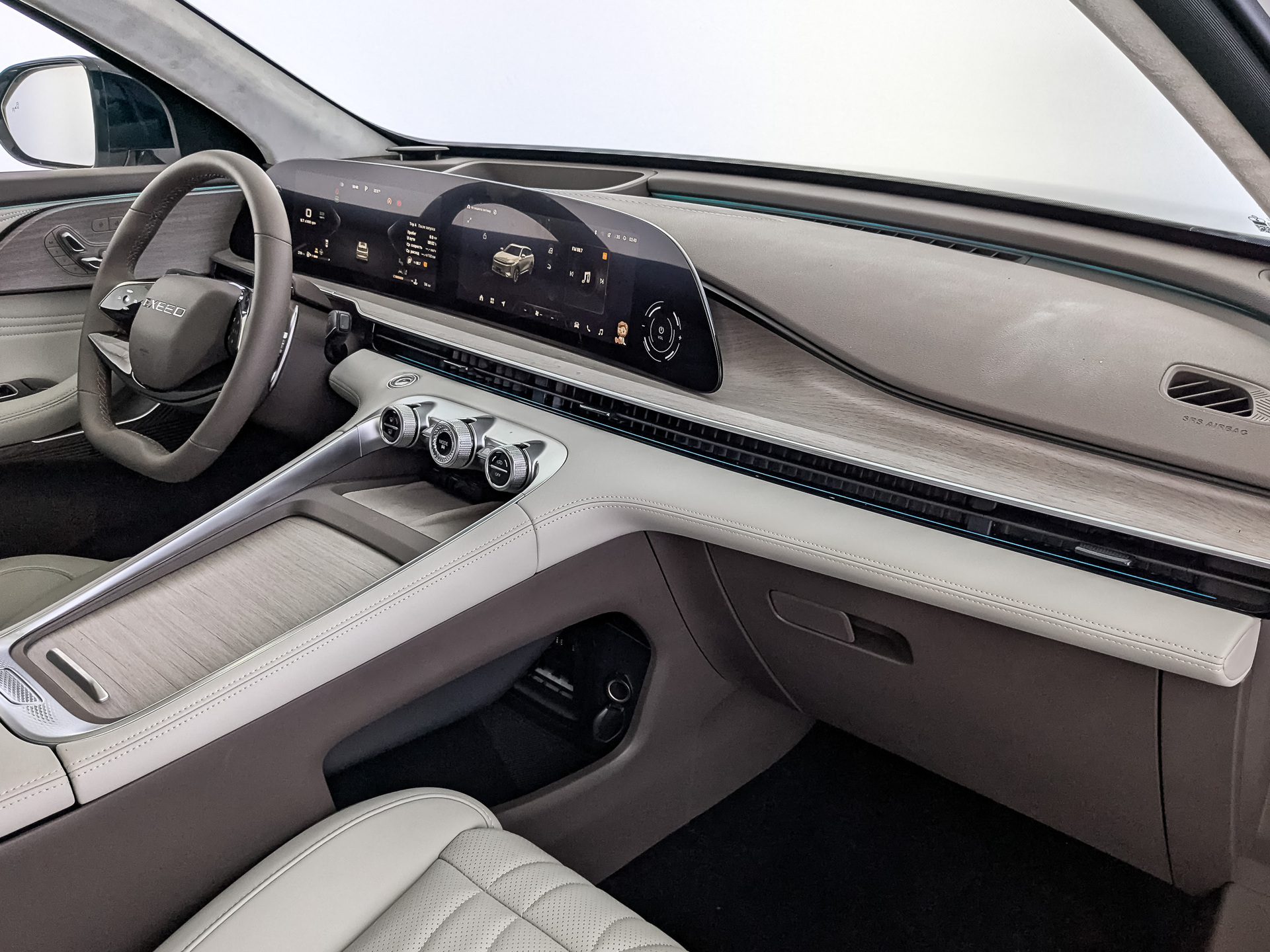 Фото Exeed RX Flagship 2.0T/249 8AT 4WD