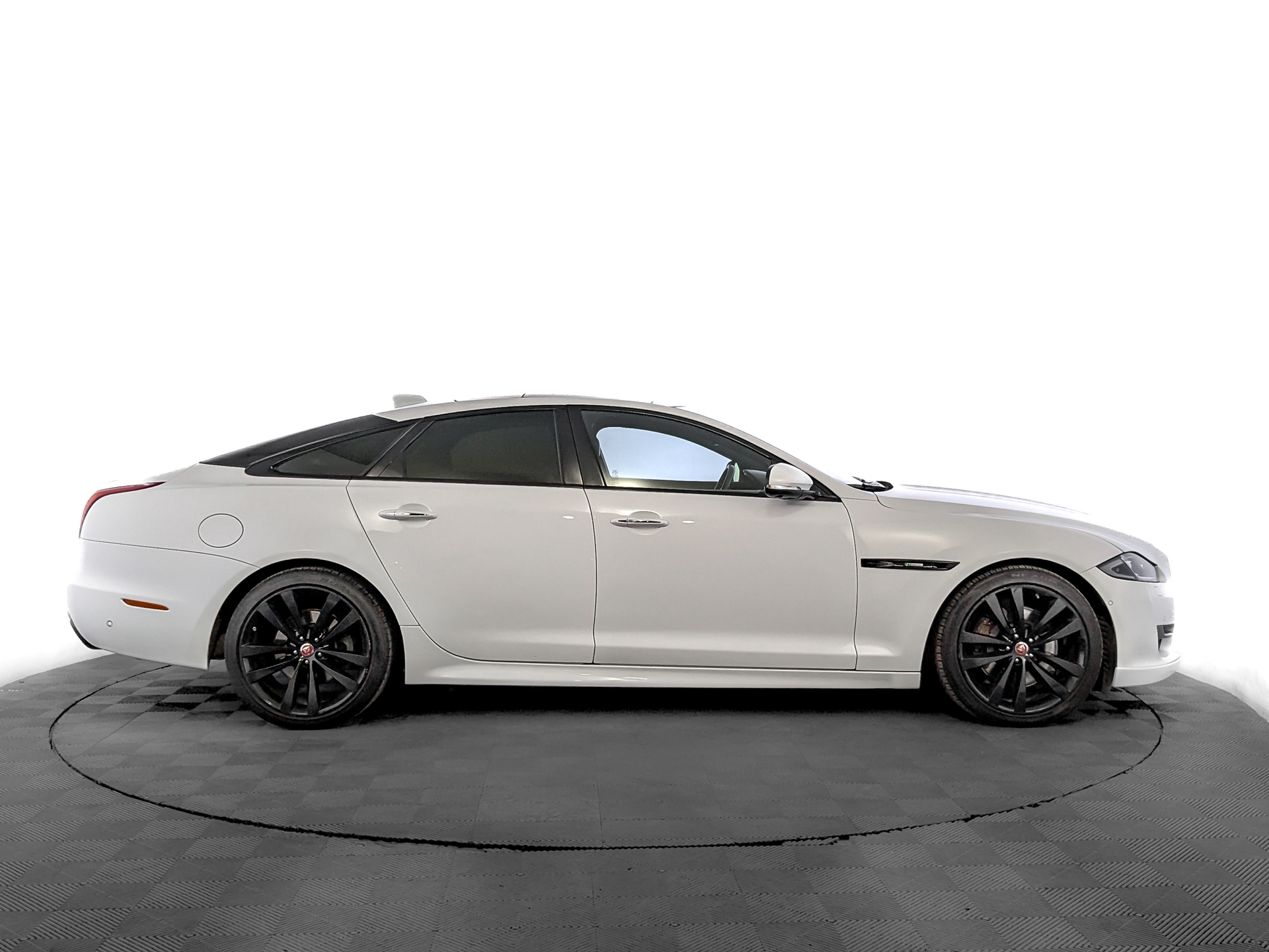 JAGUAR XJ 3.00 (340 л.с), автомат, 2016, пробег 40 122 км