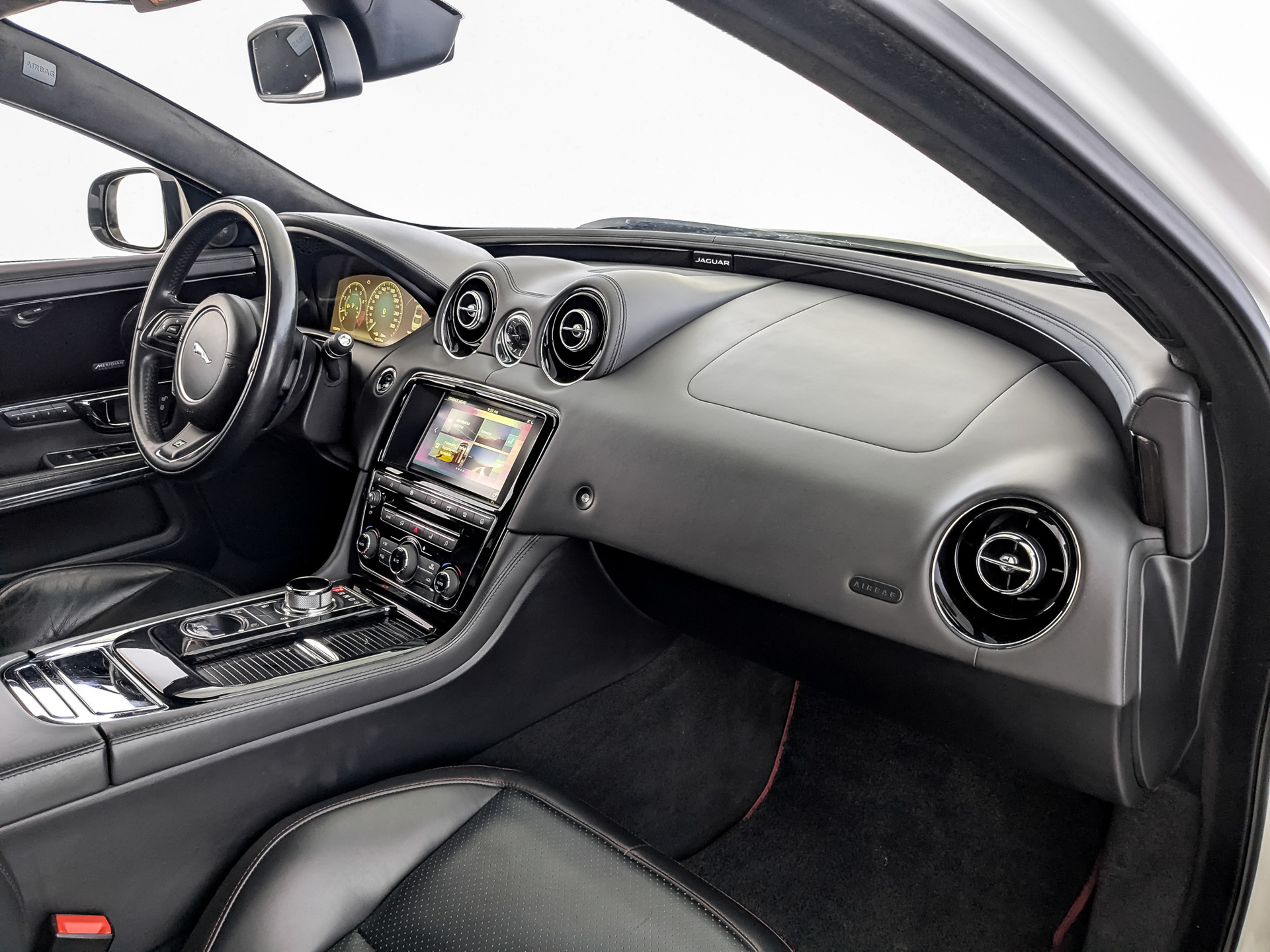 JAGUAR XJ 3.00 (340 л.с), автомат, 2016, пробег 40 122 км