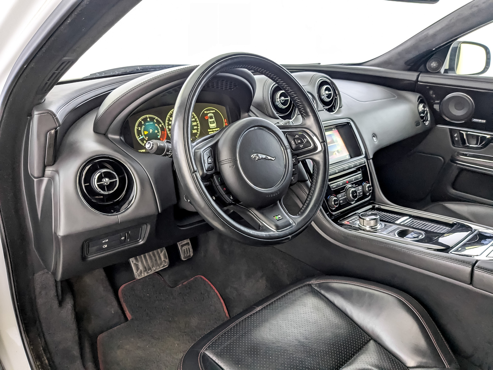JAGUAR XJ 3.00 (340 л.с), автомат, 2016, пробег 40 122 км