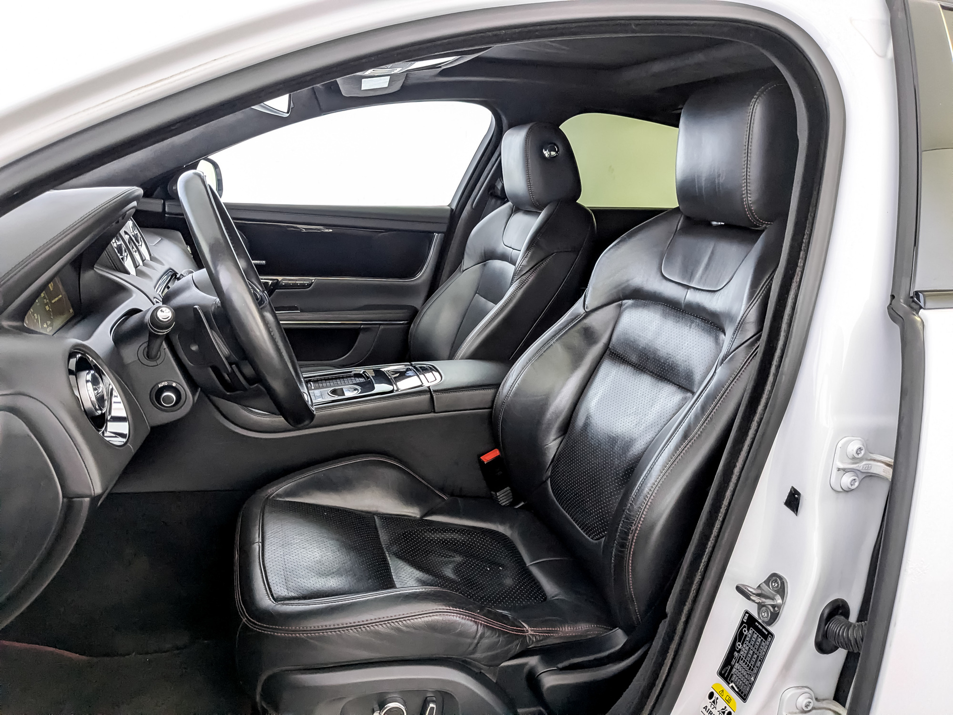 JAGUAR XJ 3.00 (340 л.с), автомат, 2016, пробег 40 122 км