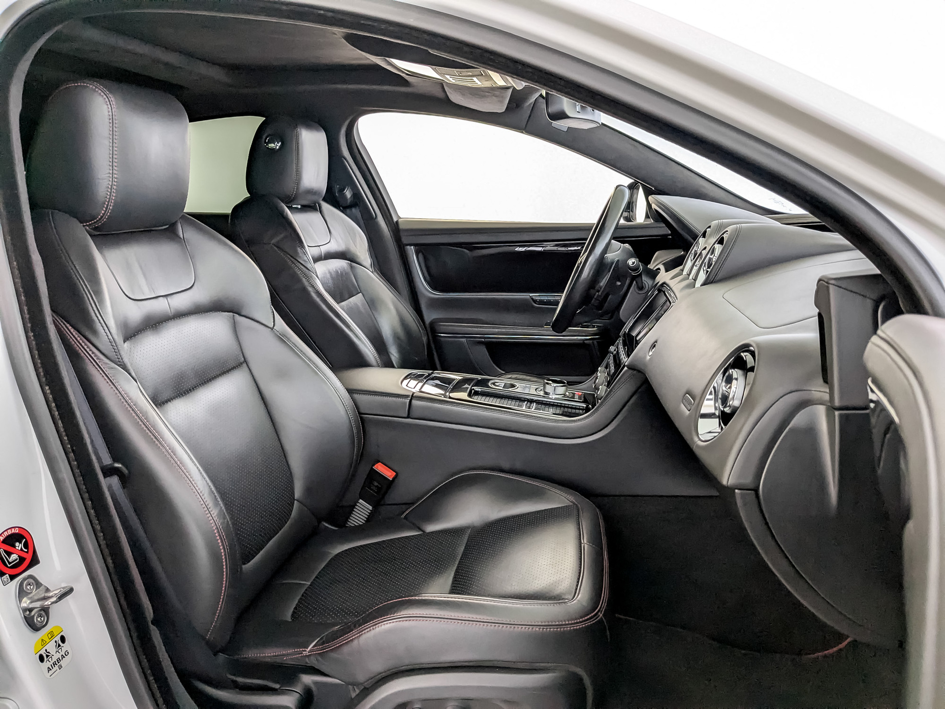 JAGUAR XJ 3.00 (340 л.с), автомат, 2016, пробег 40 122 км