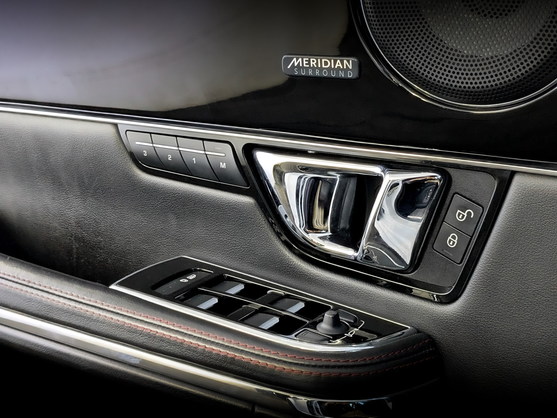 JAGUAR XJ 3.00 (340 л.с), автомат, 2016, пробег 40 122 км