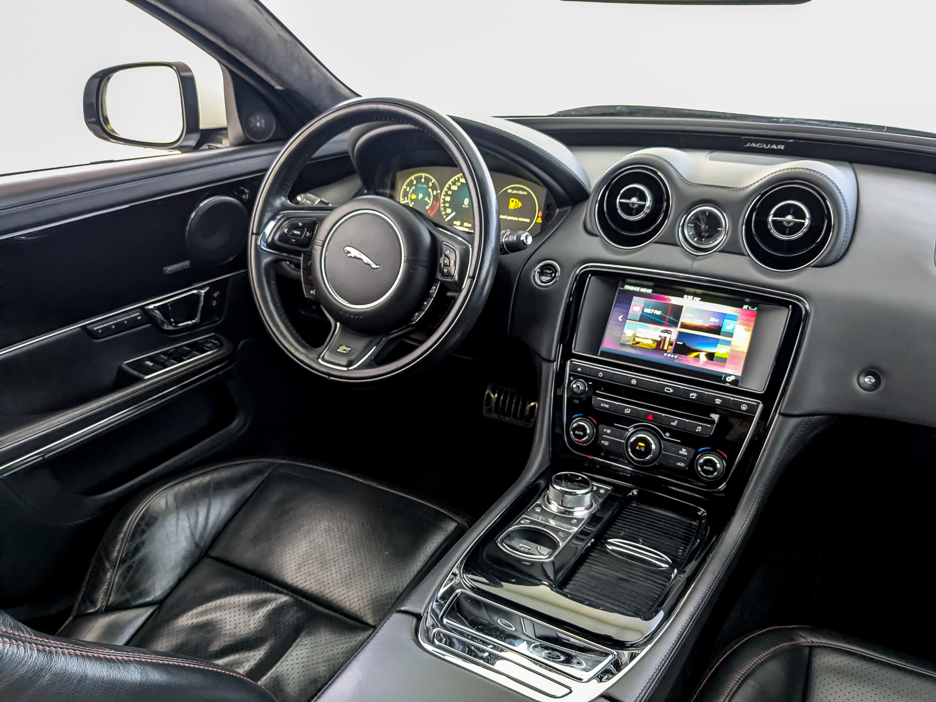 JAGUAR XJ 3.00 (340 л.с), автомат, 2016, пробег 40 122 км