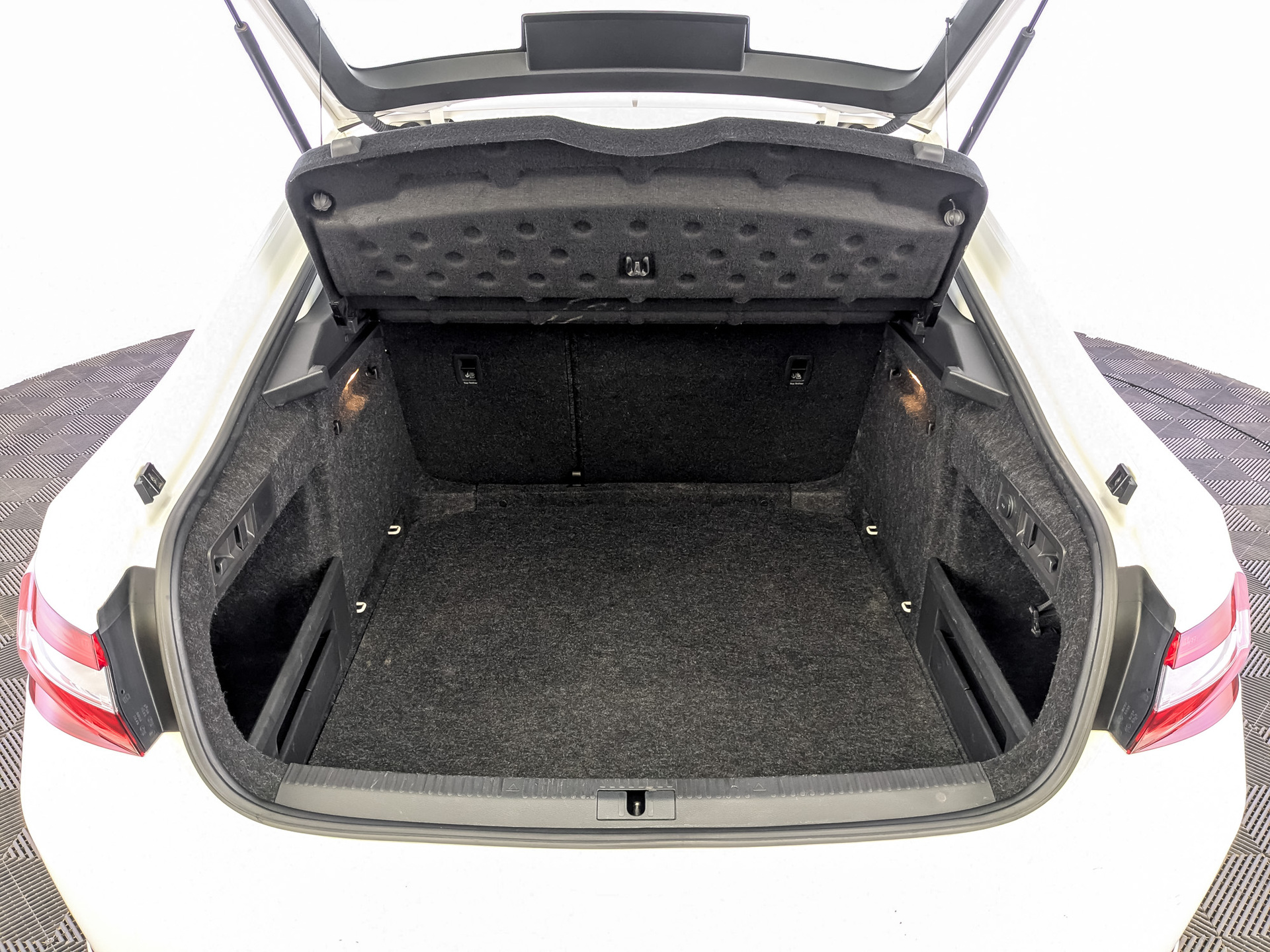 SKODA Superb 1.40 (150 л.с), автомат, 2019, пробег 94 130 км