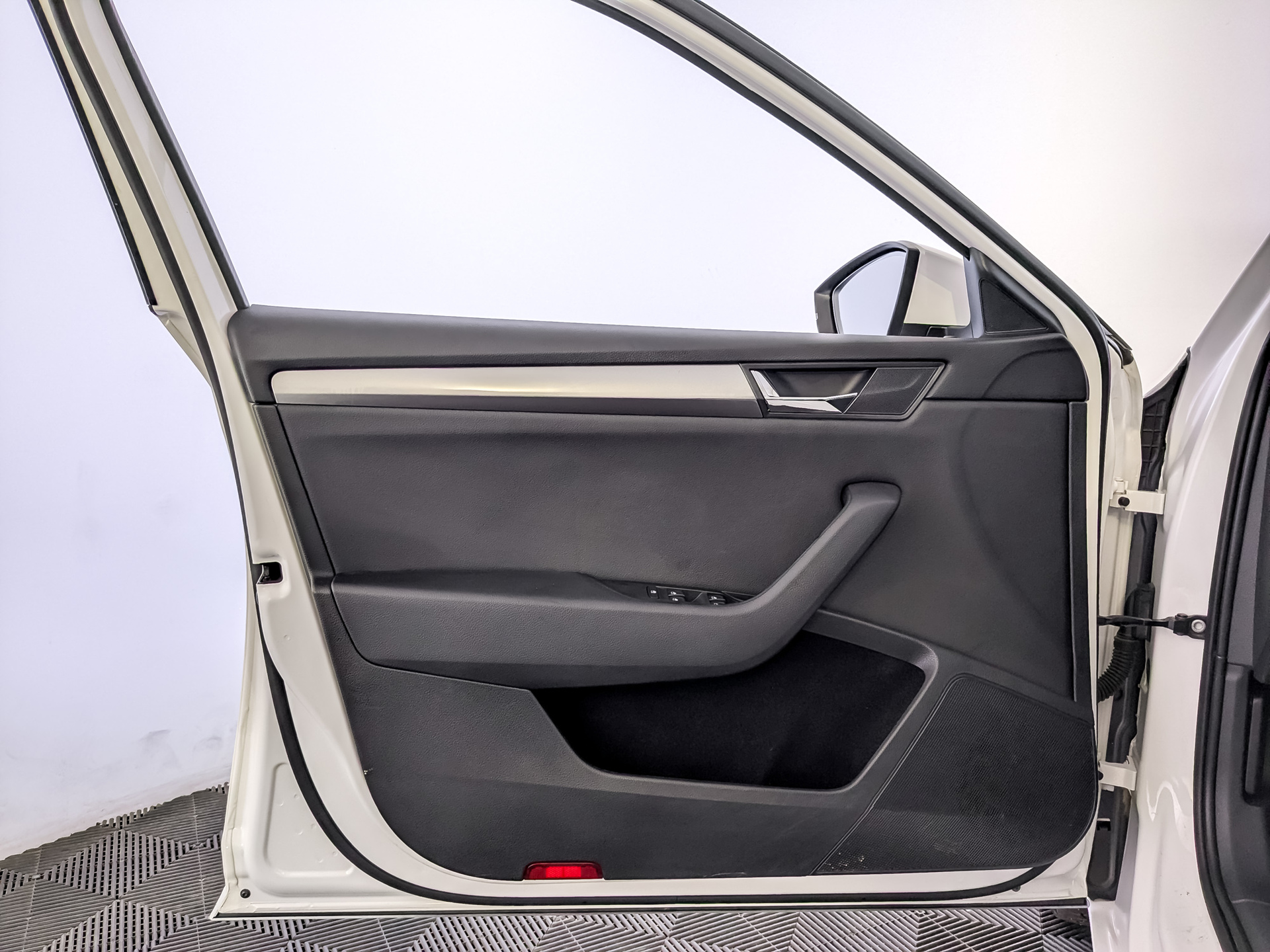 SKODA Superb 1.40 (150 л.с), автомат, 2019, пробег 94 130 км