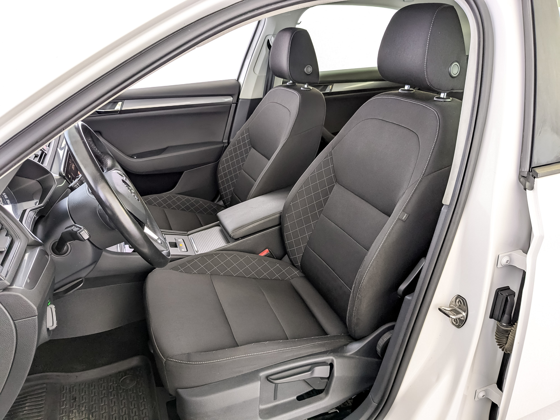 SKODA Superb 1.40 (150 л.с), автомат, 2019, пробег 94 130 км