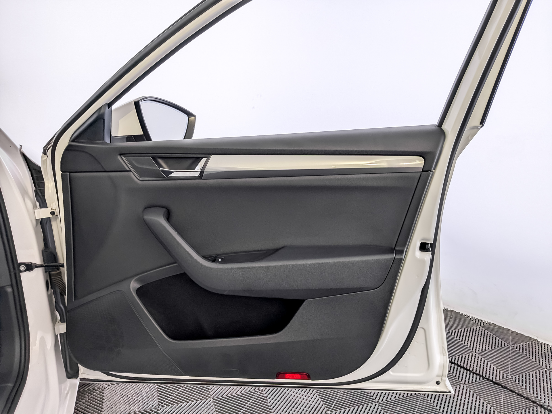 SKODA Superb 1.40 (150 л.с), автомат, 2019, пробег 94 130 км