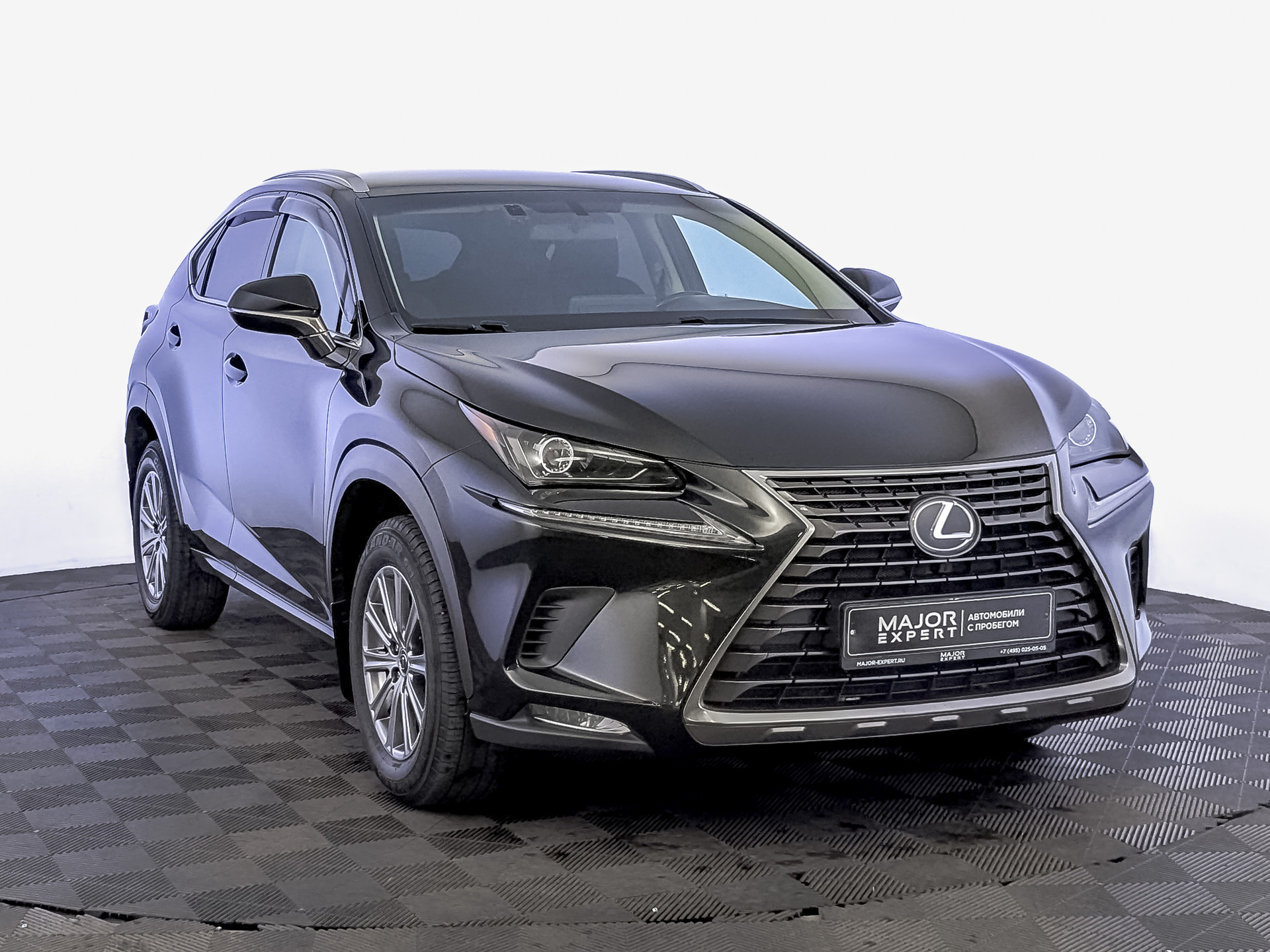 LEXUS NX 2.00 (150 л.с), автомат, 2020, пробег 135 995 км