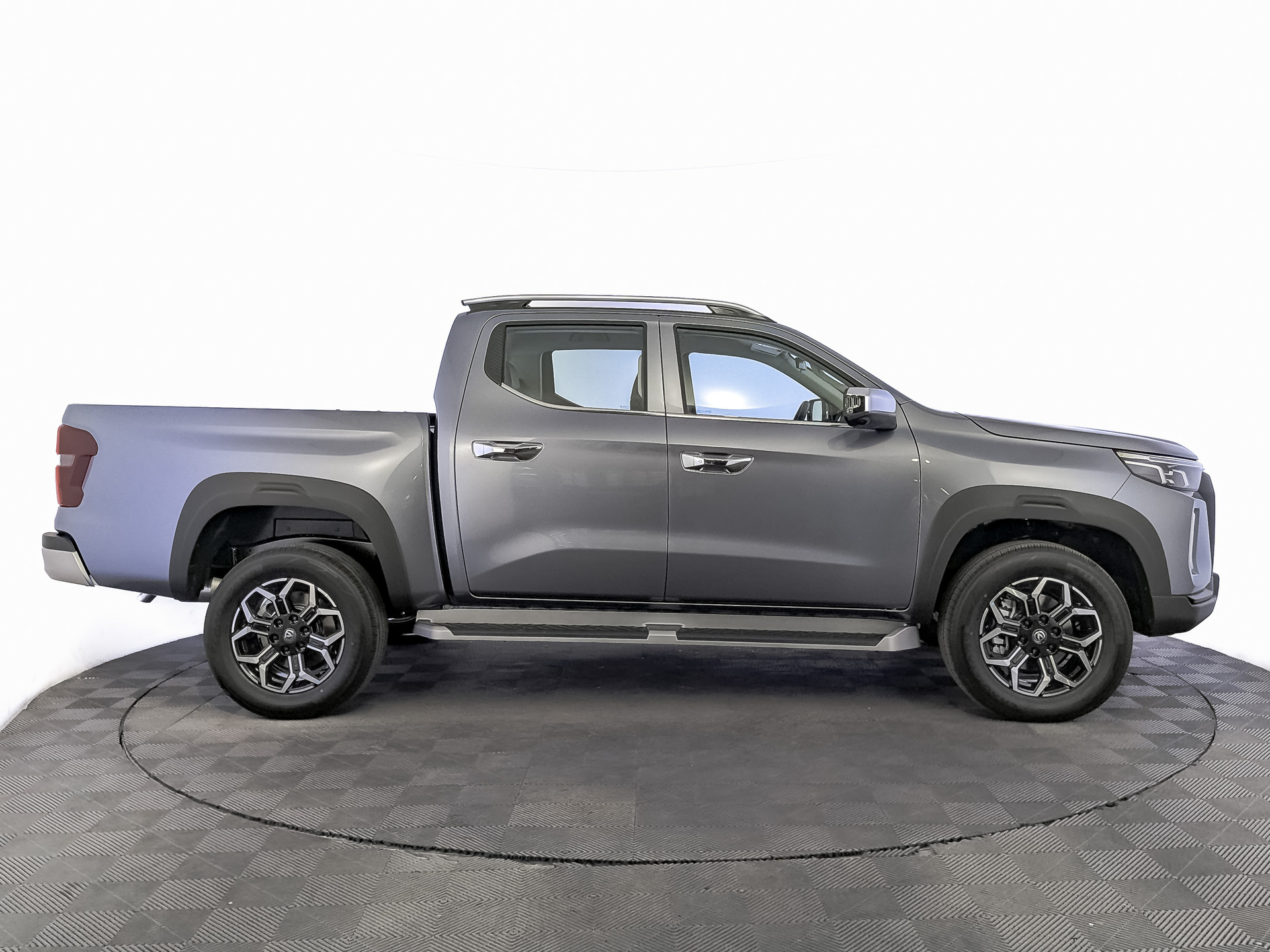 Фото Changan Hunter Plus Люкс 2.0T/226 8AT Полный привод
